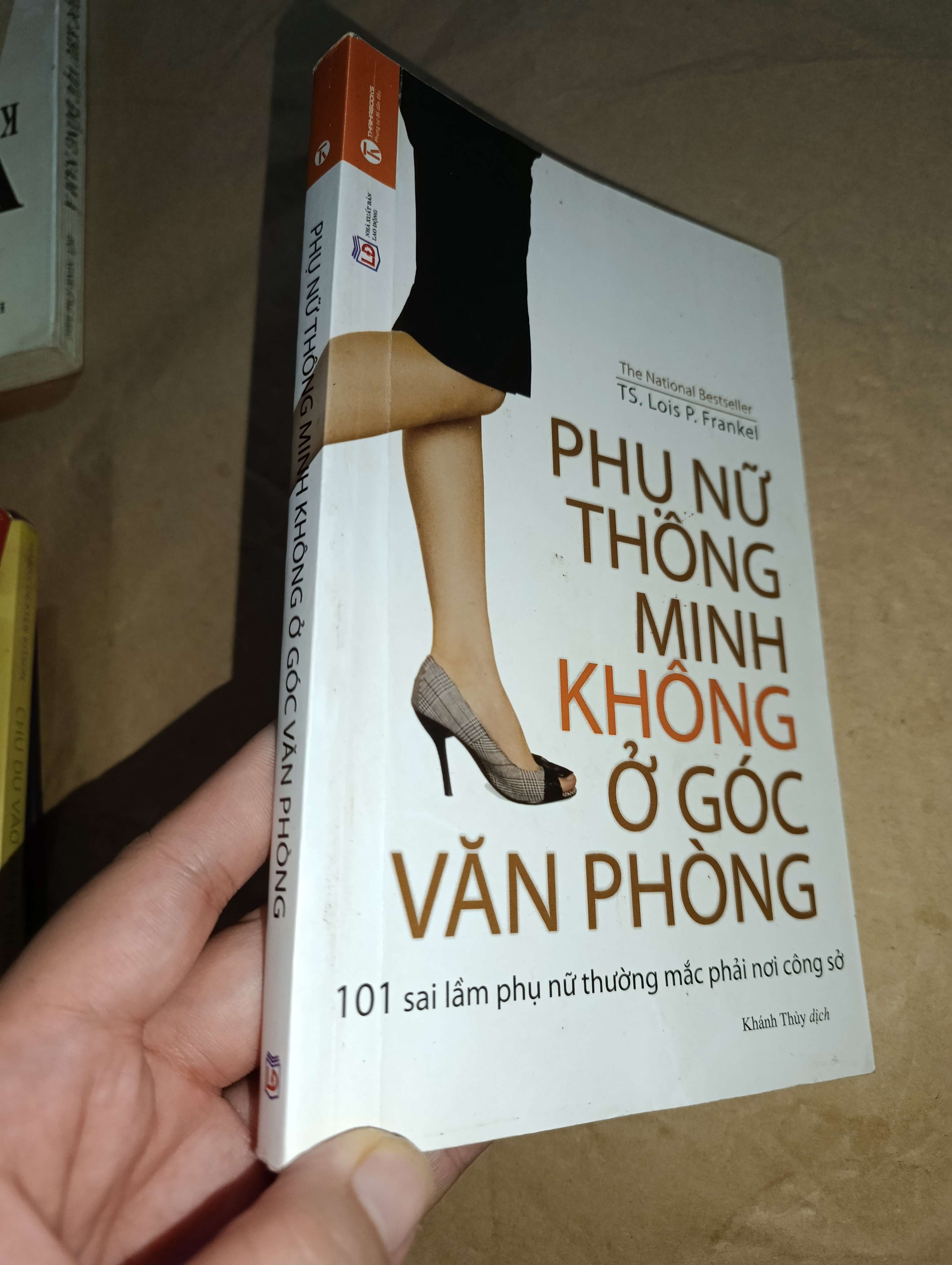 Phụ nữ thông minh không ở góc văn phòng - Lois P. Frankel 2018 mới 80% (Sách kỹ năng) GZB