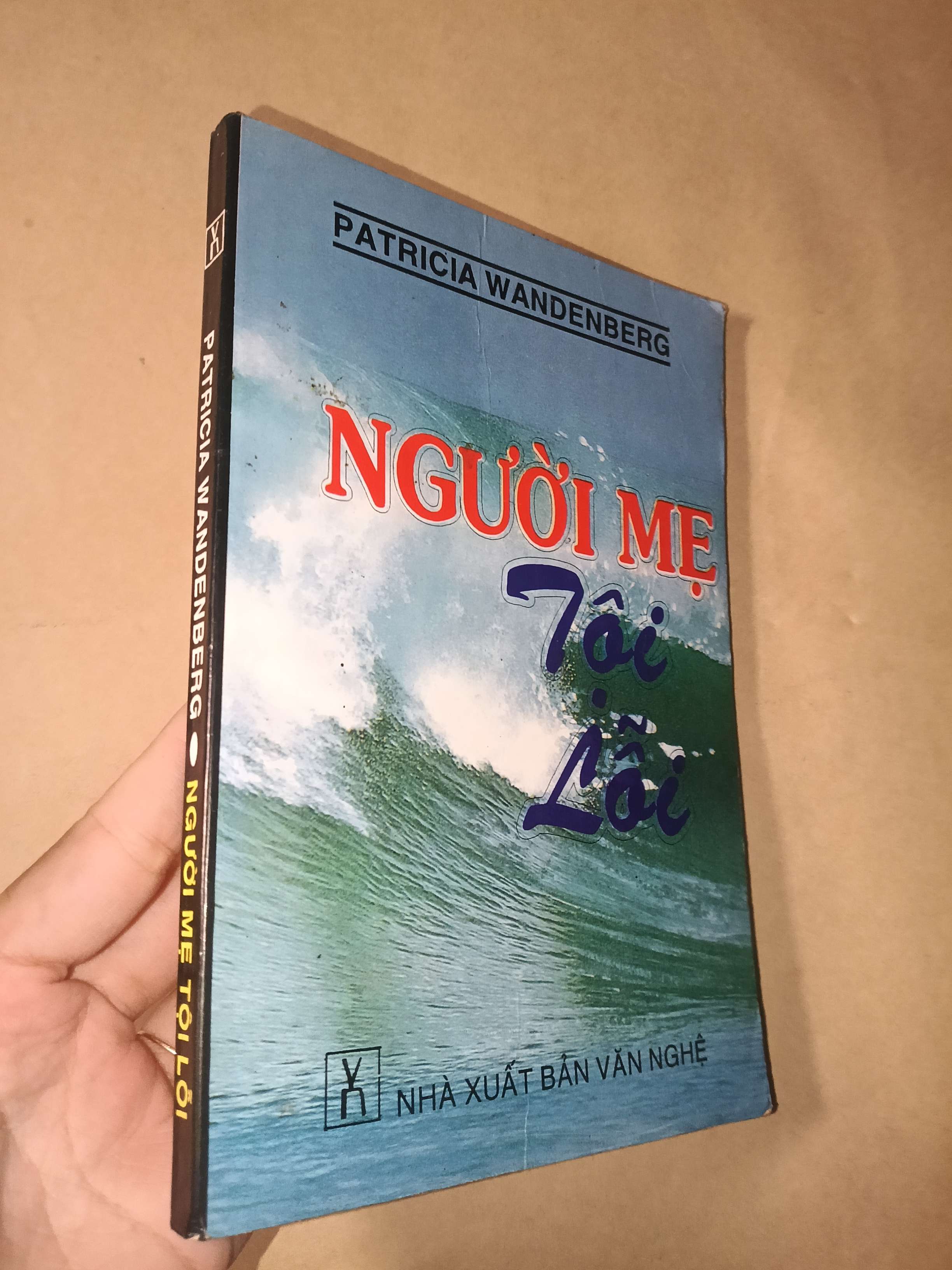 Người mẹ tội lỗi - Patricia Wandenberg 1996 mới 70% có mộc (Sách văn học) GZB