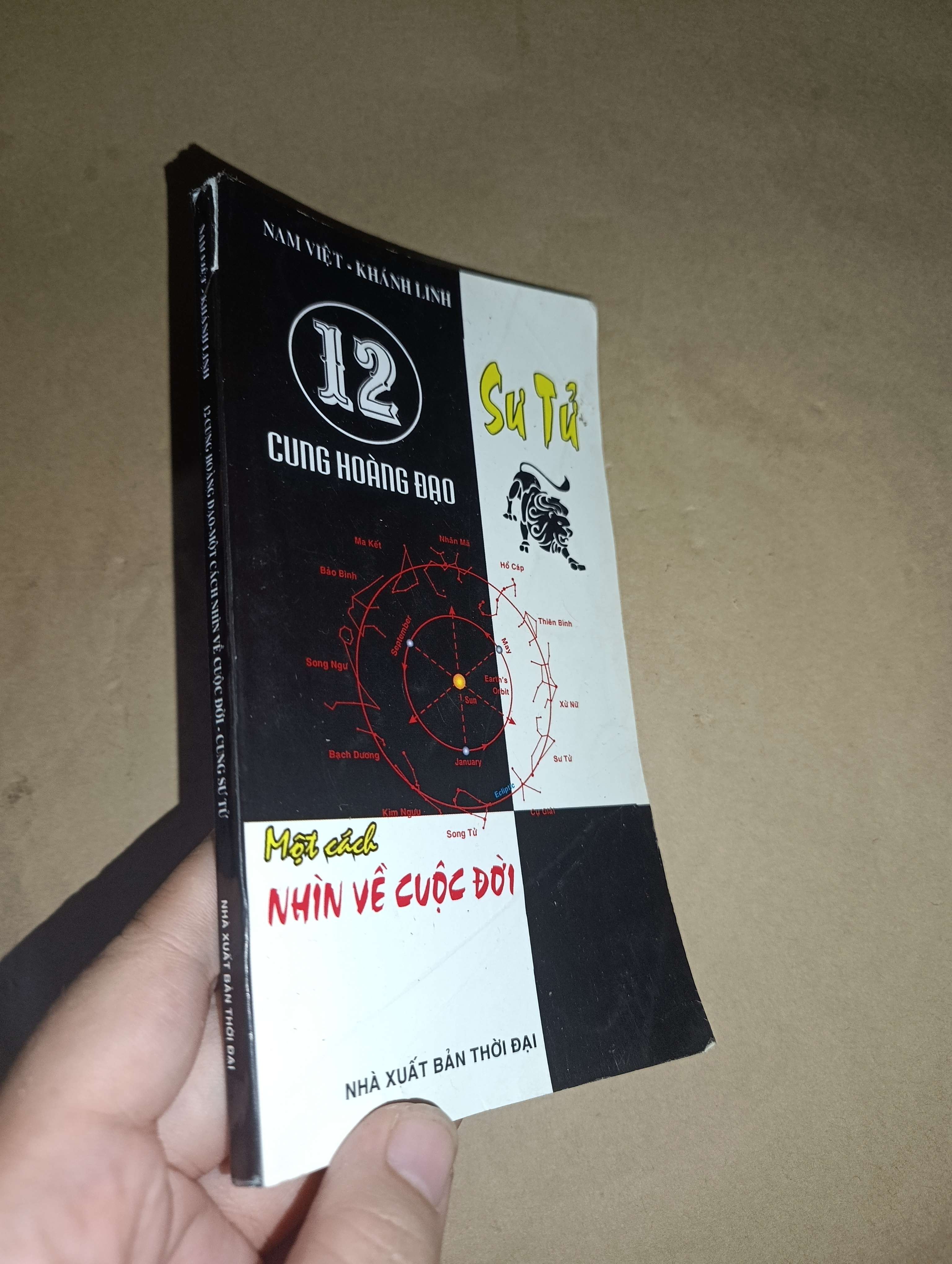 12 cung hoàng đạo một cách nhìn về cuộc đời - Sư Tử 2009 mới 70% tróc gáy (Sách tôn giáo - tâm linh) GZB