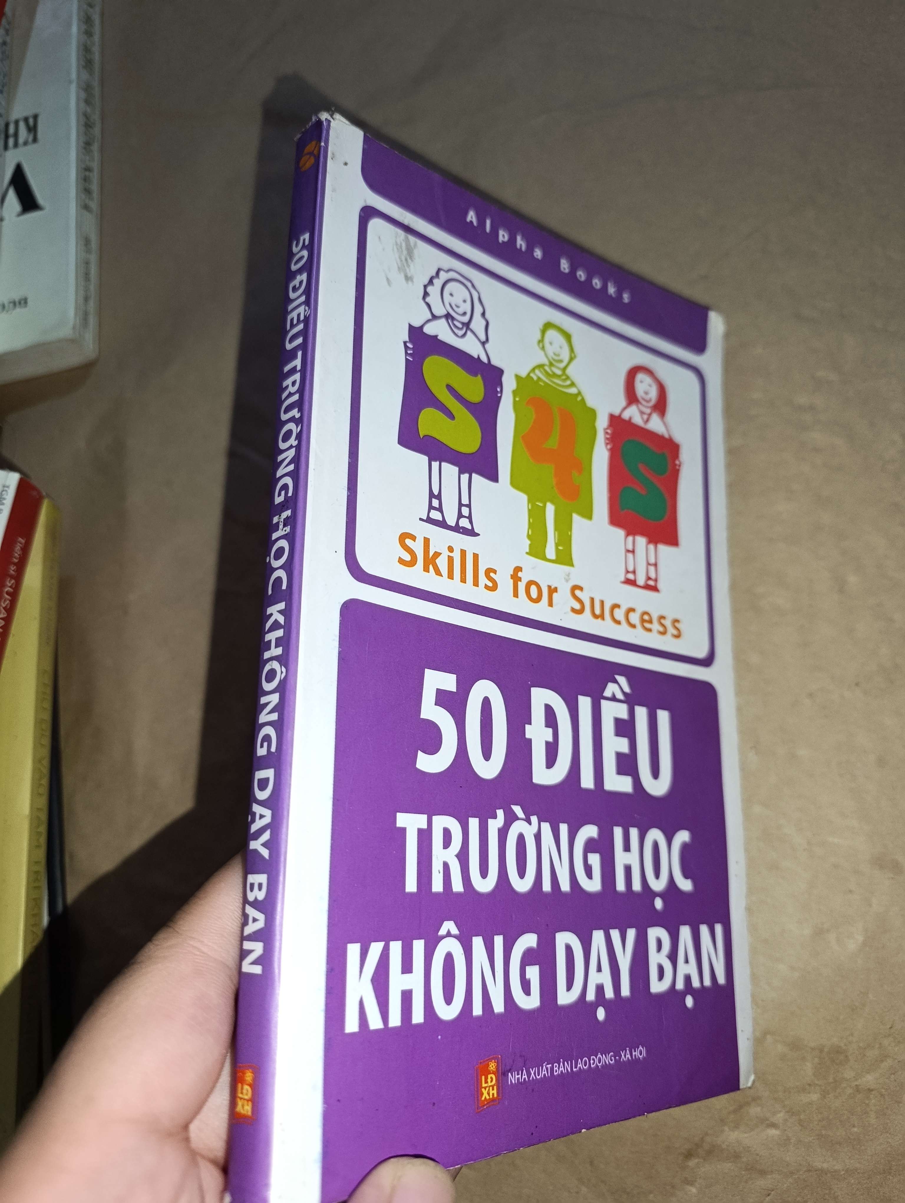 50 điều trường học không dạy bạn 2009 mới 70% tróc gáy (Sách kỹ năng) GZB