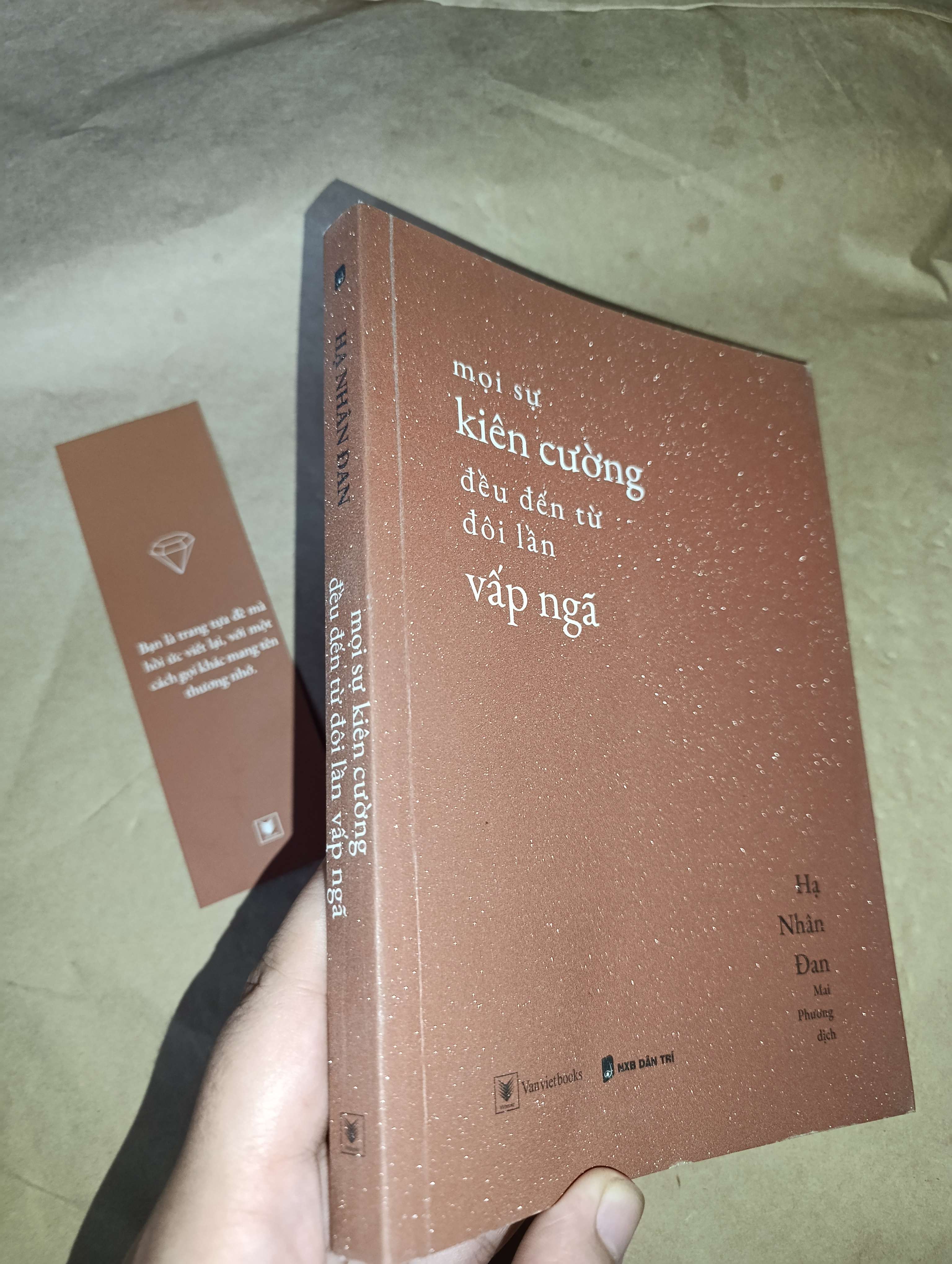 Mọi sự kiên cường đều đến từ đôi lần vấp ngã - Hạ Nhân Đan 2023 mới 80% (Sách kỹ năng) GZB