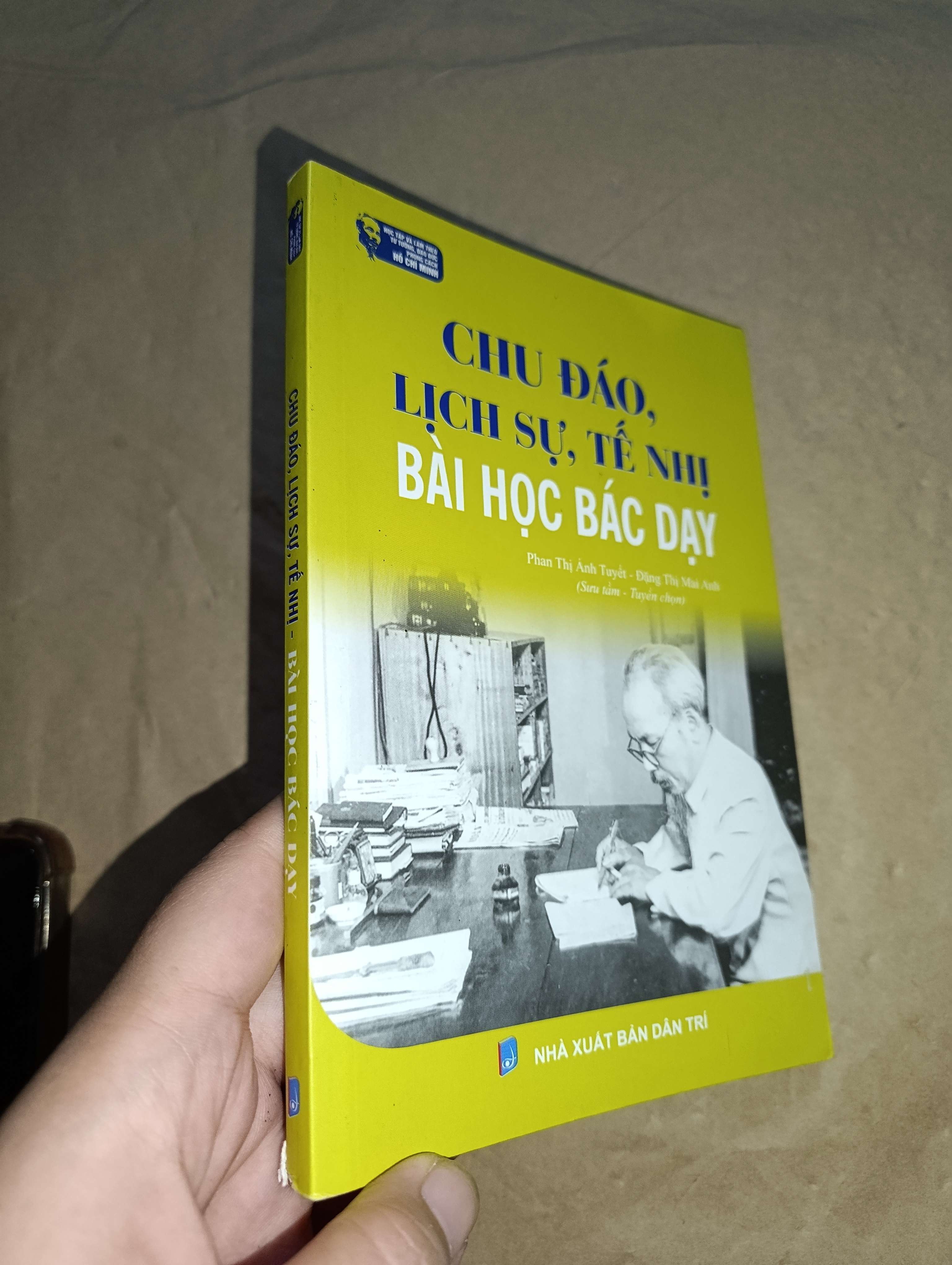 Chu đáo, lịch sự, tế nhị - Bài học Bác dạy - Phan Thị Ánh Tuyết, Đặng Thị Mai Anh 2021 mới 70% tróc gáy (Sách chính trị - pháp lý) GZB