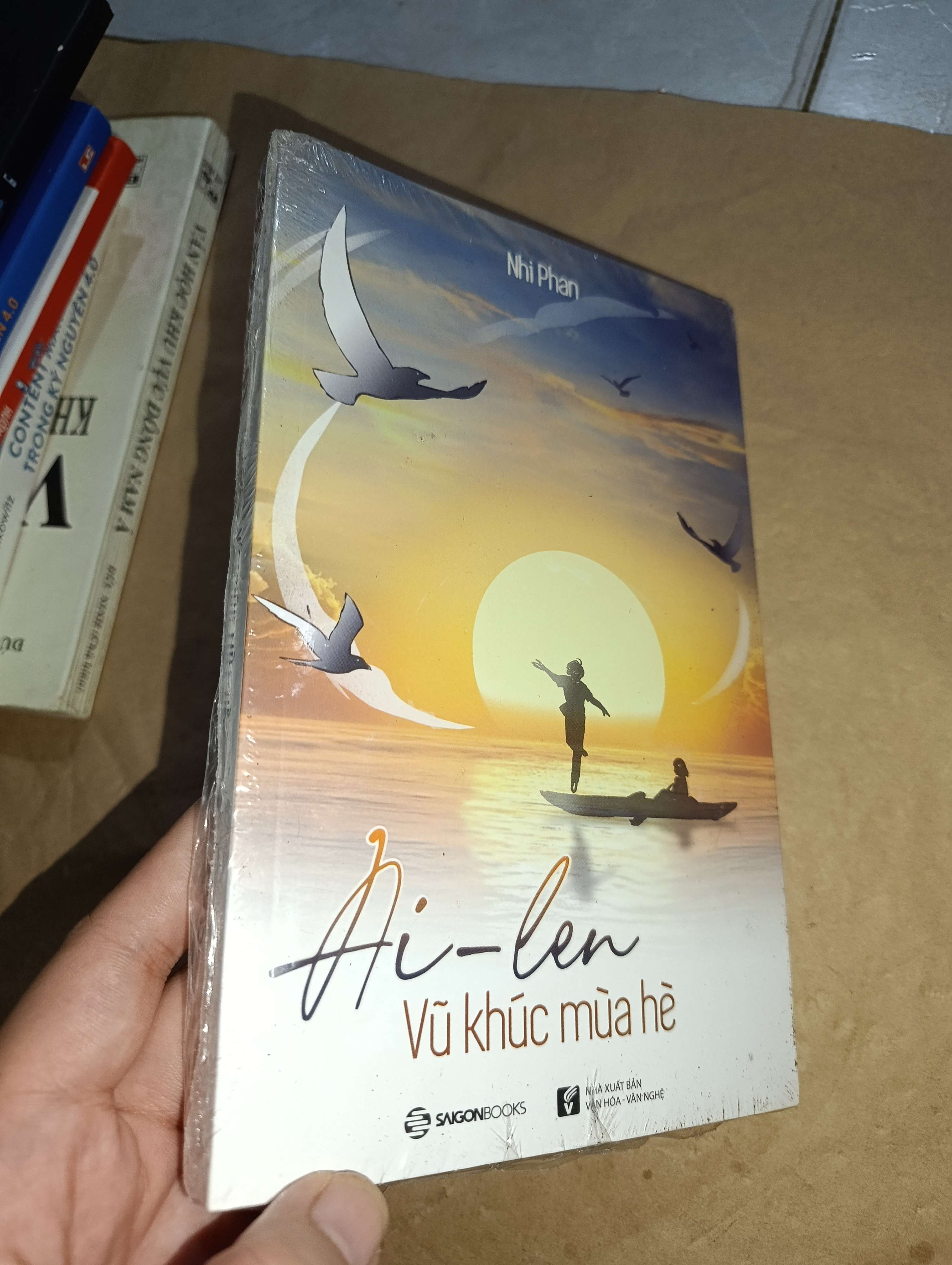 Ai-len vũ khúc mùa hè - Nhi Phan 2020 mới 90% còn seal (Sách văn học) GZB