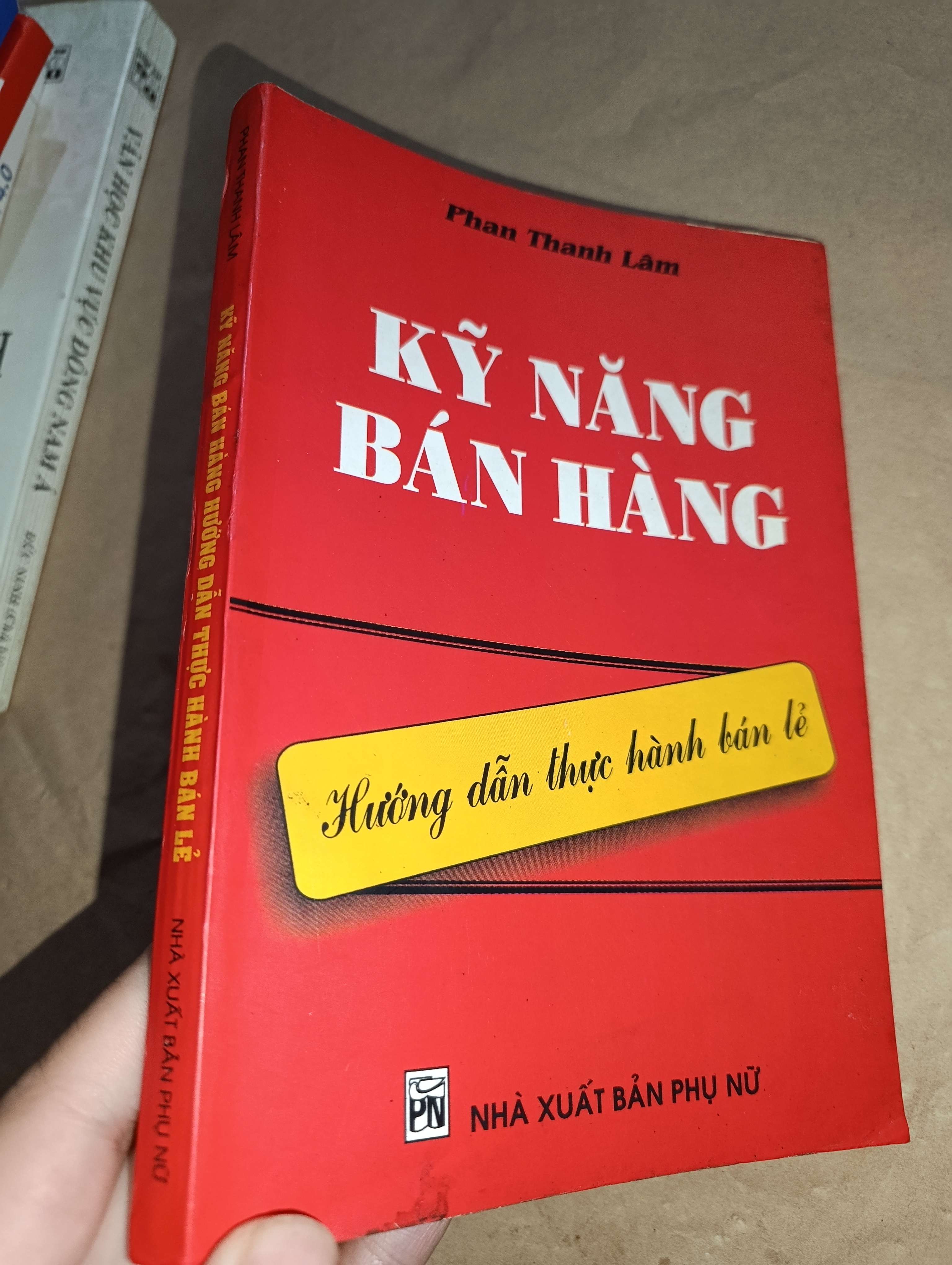 Kỹ năng bán hàng hướng dẫn thực hành bán lẻ - Phan Thanh Lâm 2001 mới 80% (Kinh doanh - Marketing) GZB