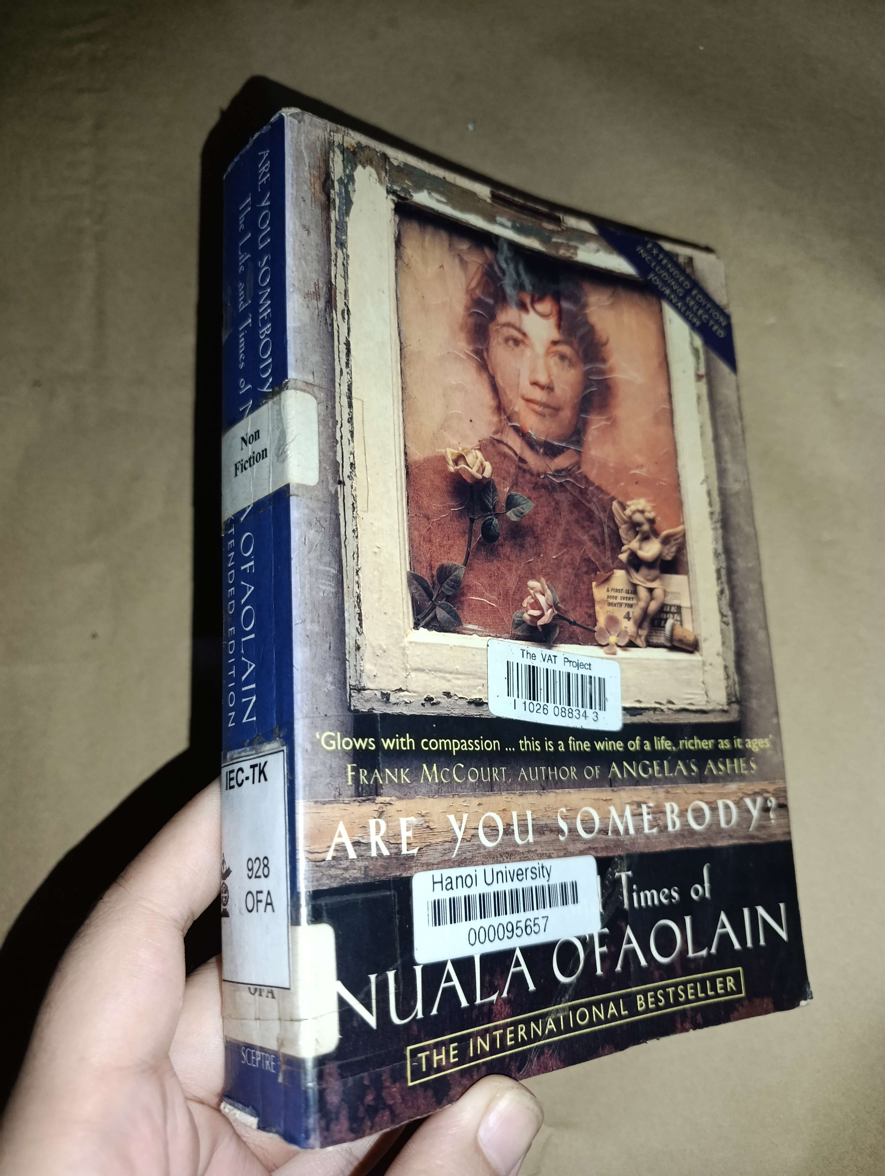 Are You Somebody? The Life and Times of Nuala O'Faolain - Nuala O'Faolain 1996 mới 80% (Sách ngoại) GZB