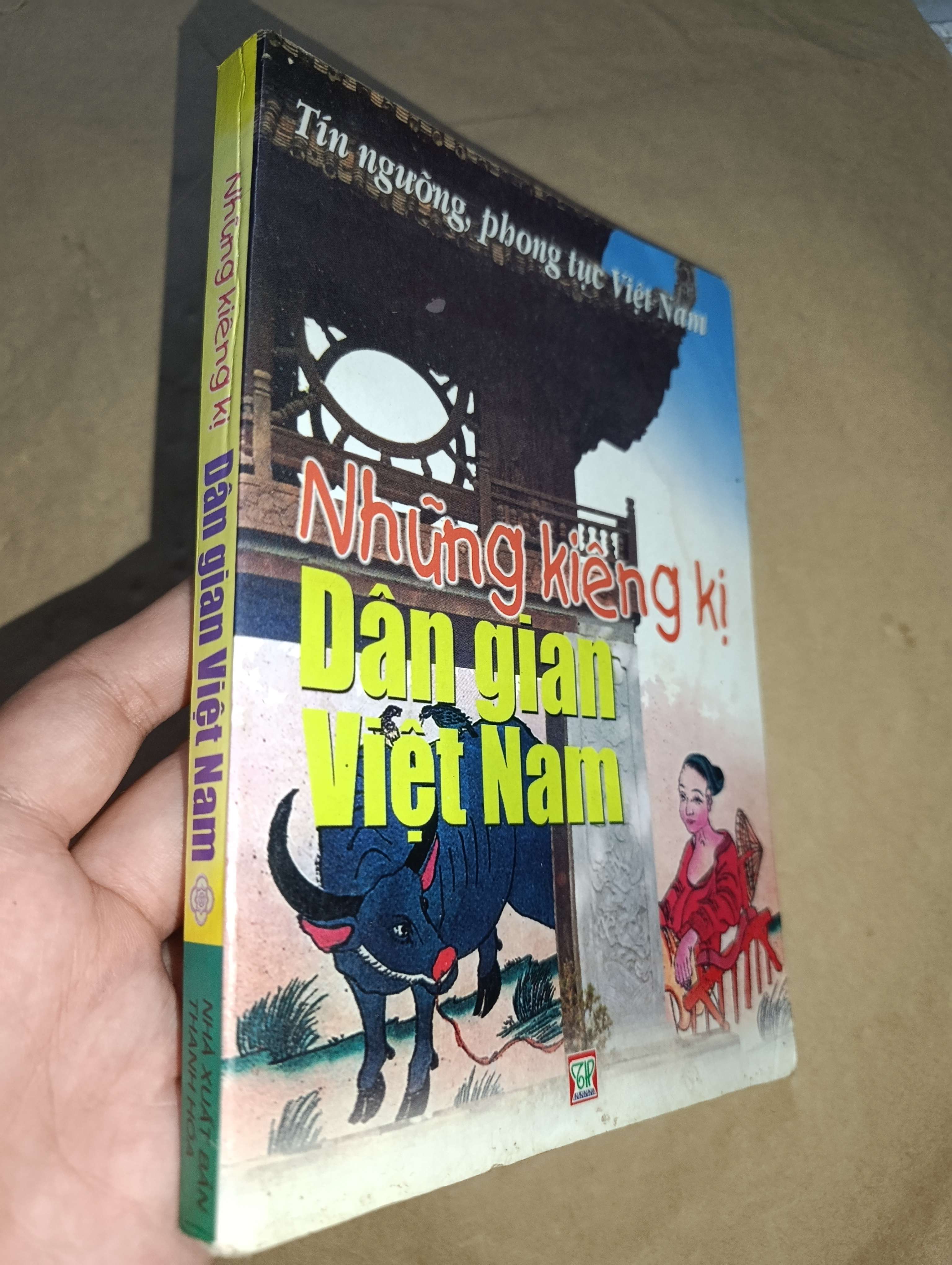 Những kiêng kị dân gian Việt Nam 2008 mới 70% có vệt nước, bị ẩm (Sách tôn giáo - tâm linh) GZB