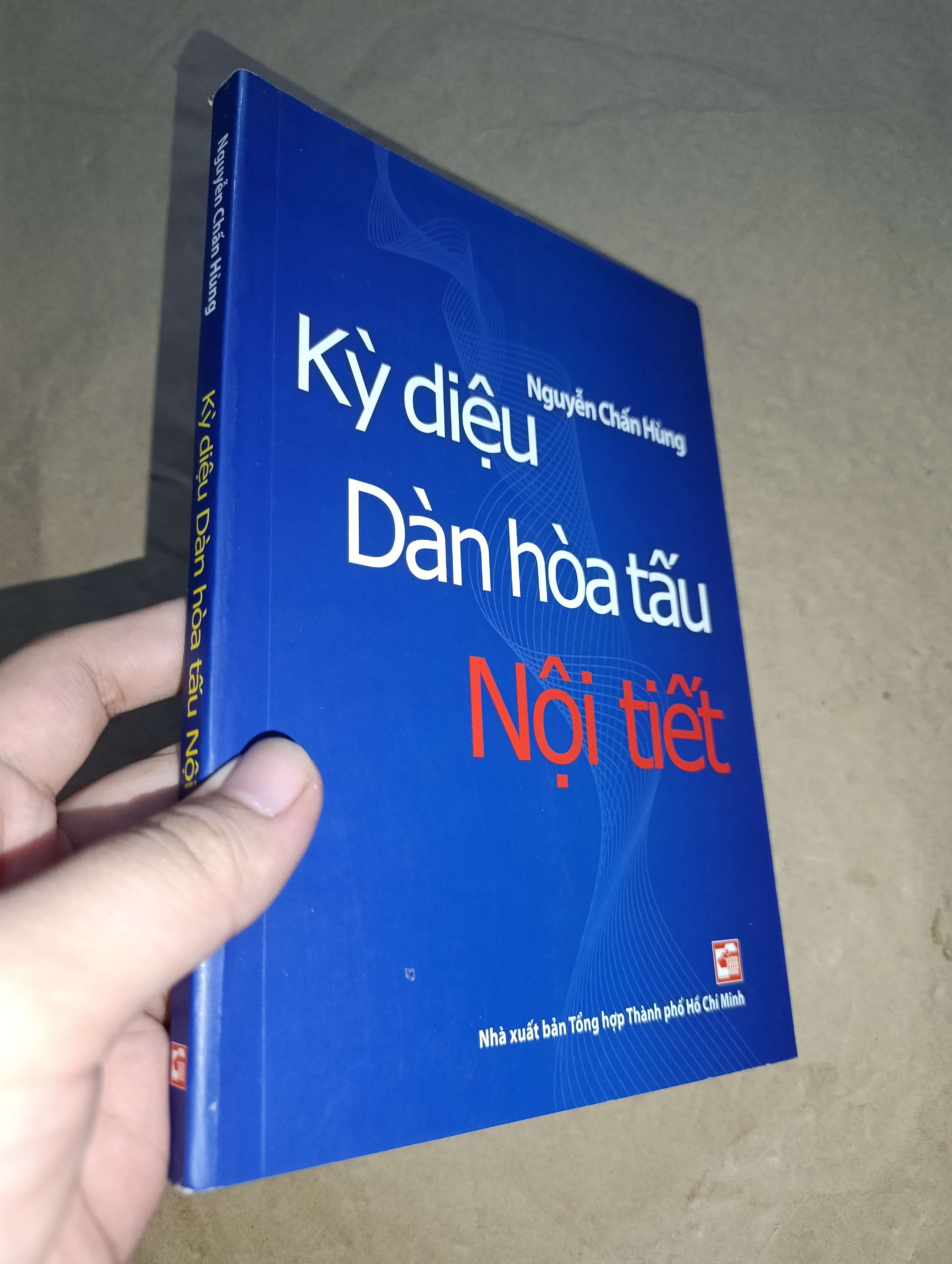Kỳ diệu dàn hòa tấu nội tiết - Nguyễn Chấn Hùng 2012 mới 70% có chữ (Sách Y học - Sức khỏe - Thể thao) GZB