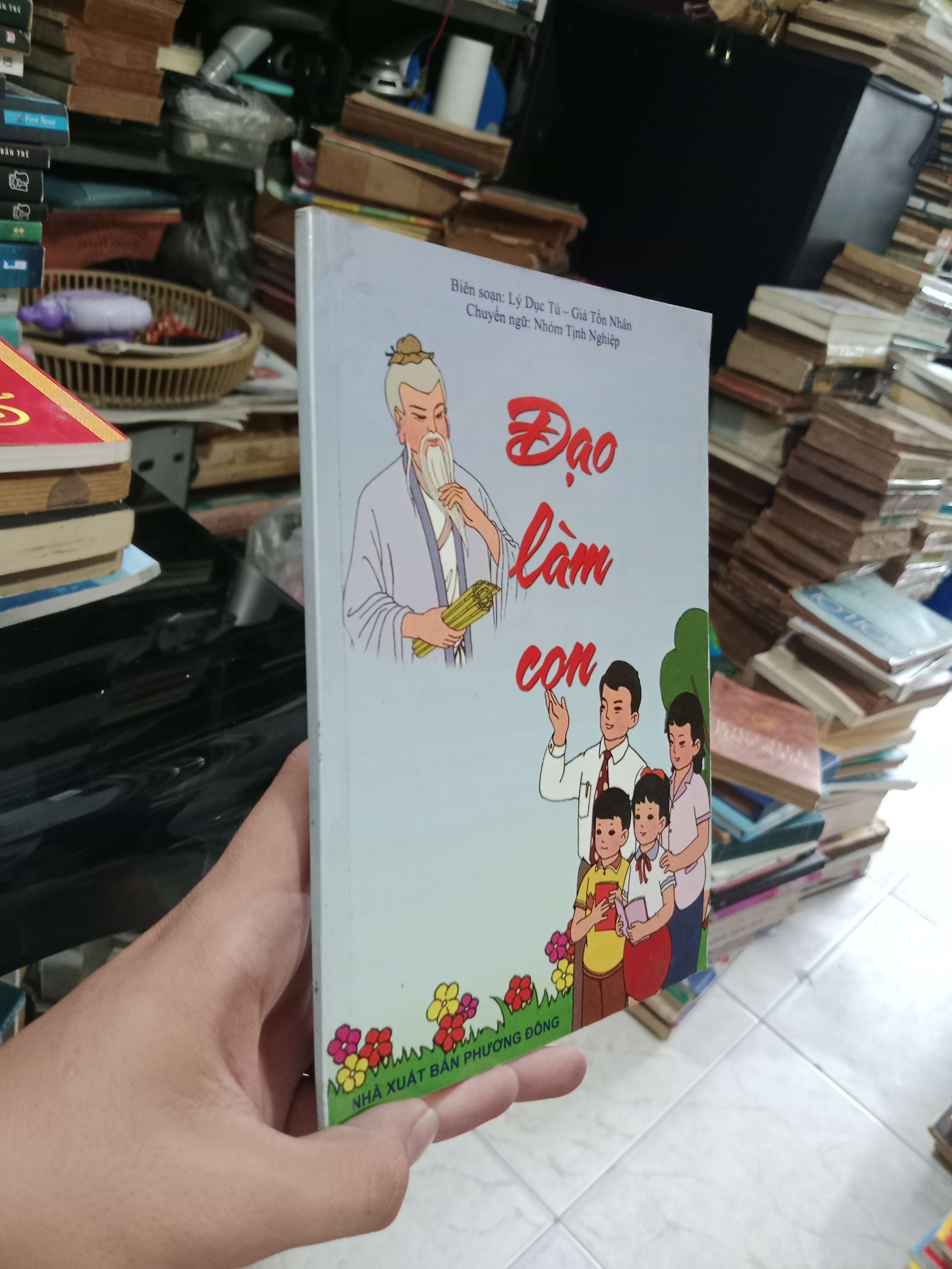 Đạo làm con 2012 mới 70%, có vệt nước (Sách tôn giáo - tâm linh) KSX