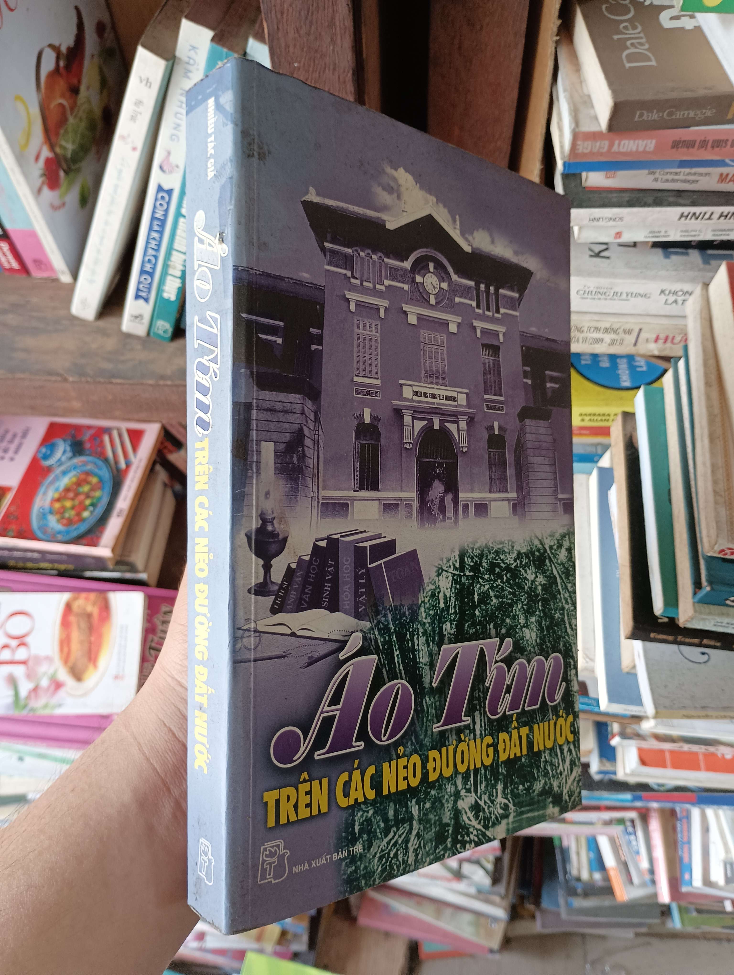 Áo Tím Trên Các Nẻo Đường Đất Nước 2004 Mới 80% (Sách văn học) OKB-K1T4