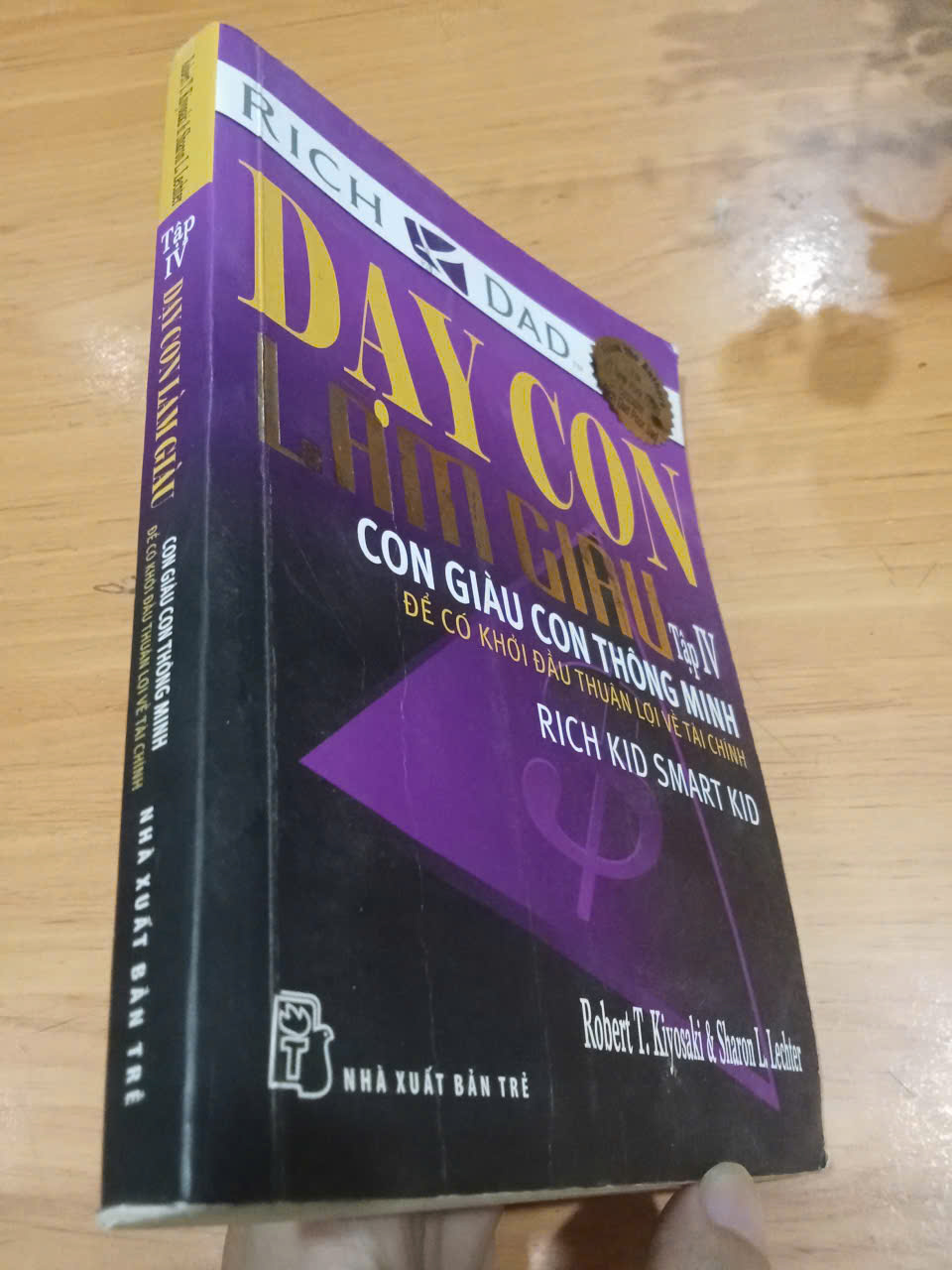 Dạy con làm giàu tập IV con giàu con thông minh - Robert T. Kiyosaki, Sharon L. Lechter 2015 mới 70% bị ẩm (Sách kinh tế - tài chính - chứng khoán) MVB