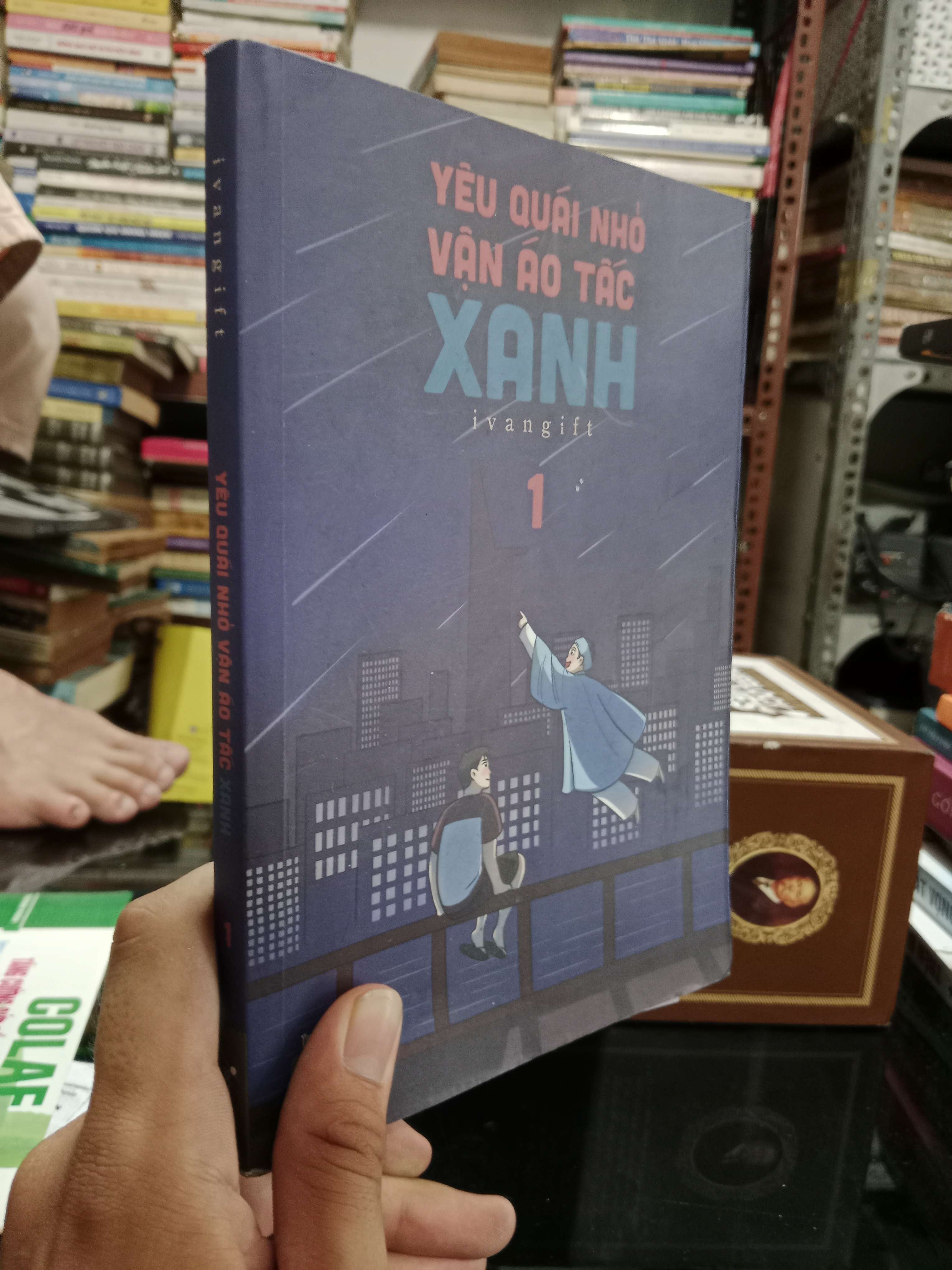 Yêu quái nhỏ vận áo tấc xanh 1 - ivangift 2021 mới 80% (Sách văn học) KSX
