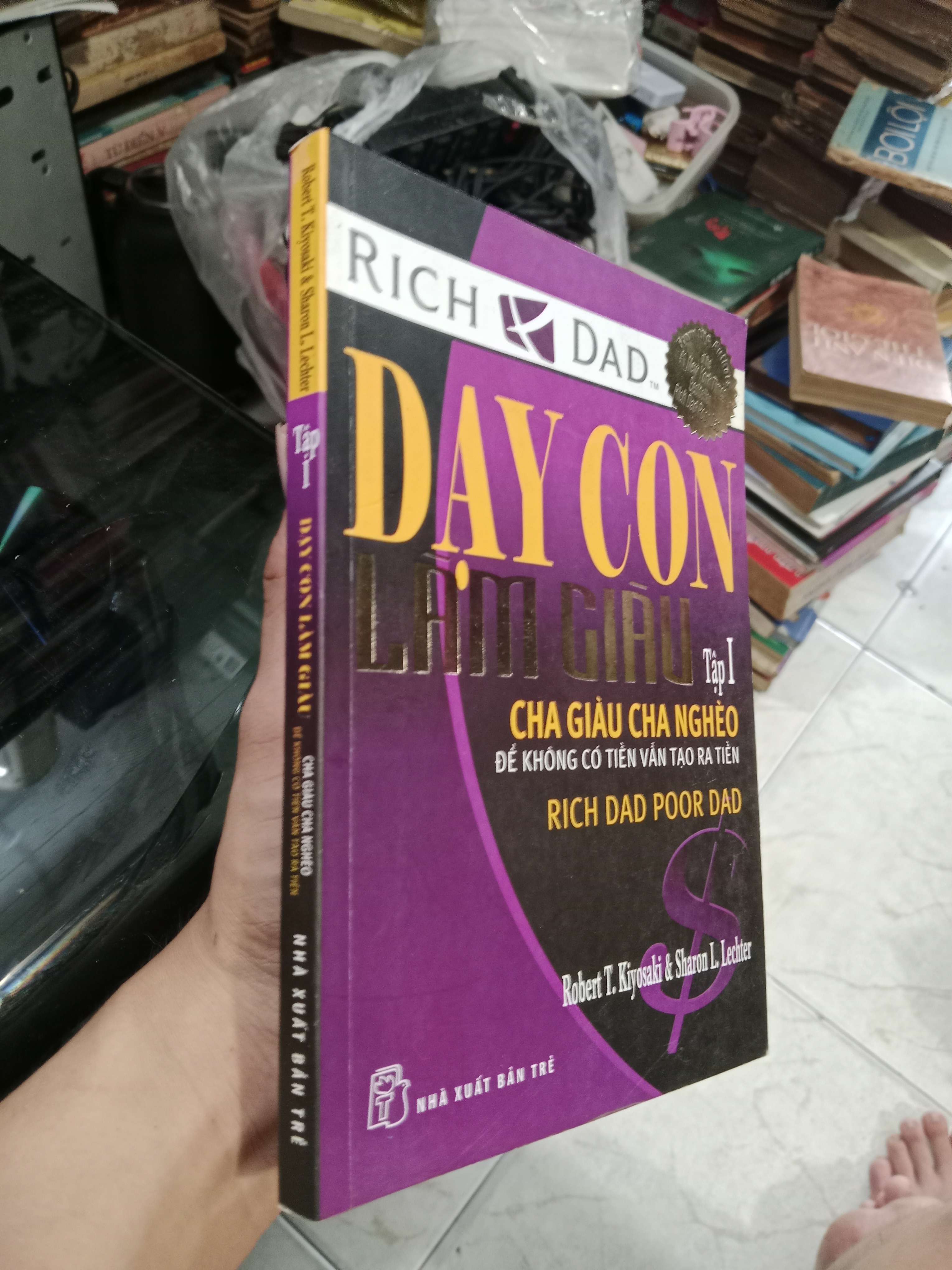 Dạy con làm giàu tập I: Cha giàu cha nghèo - Robert T. Kiyosaki và Sharon L. Lechter 2015 mới 80% (Sách kinh tế - tài chính - chứng khoán) KSX