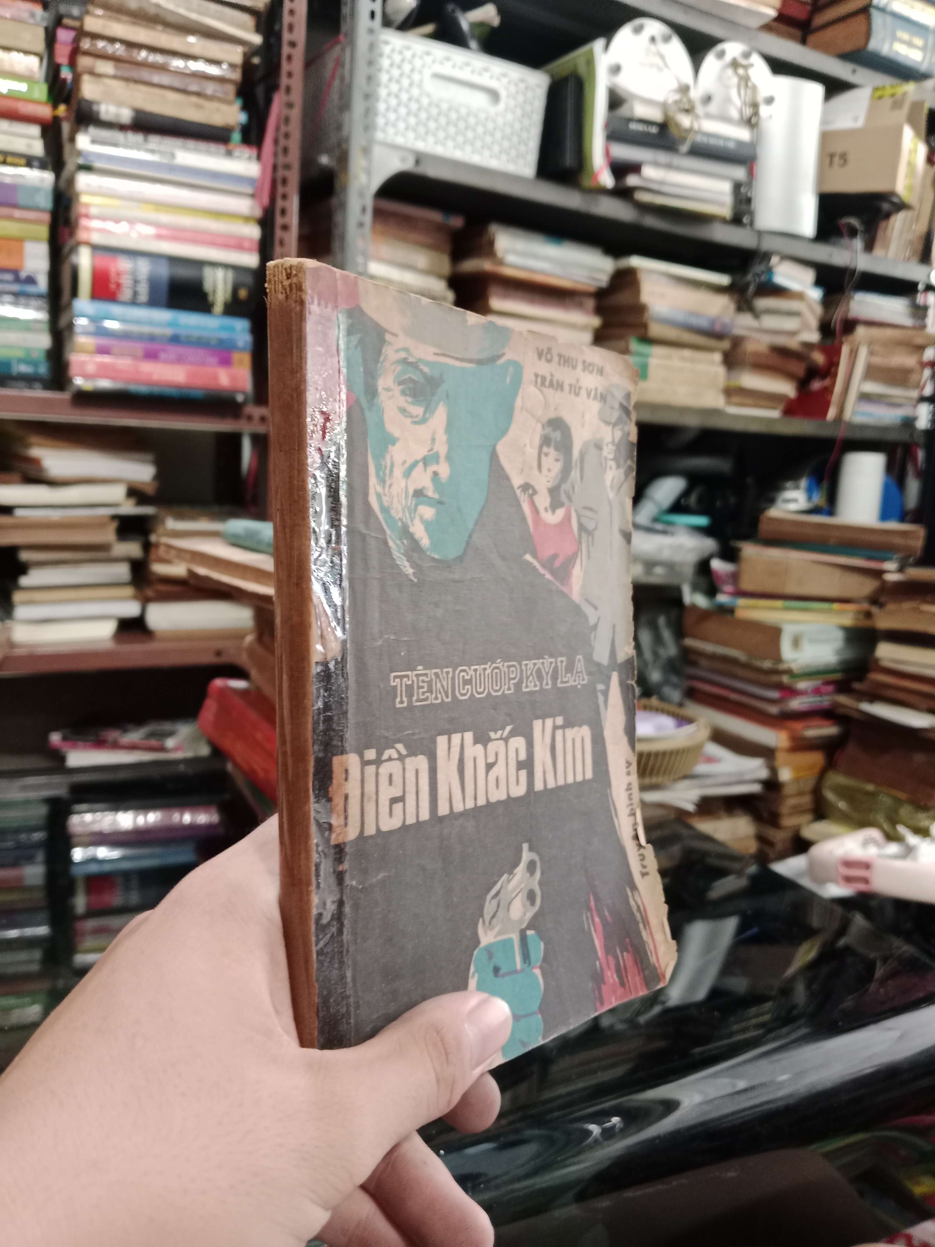 Tên cướp kỳ lạ - Điền Khắc Kim 1988 mới 70%, có chữ (Sách văn học) KSX