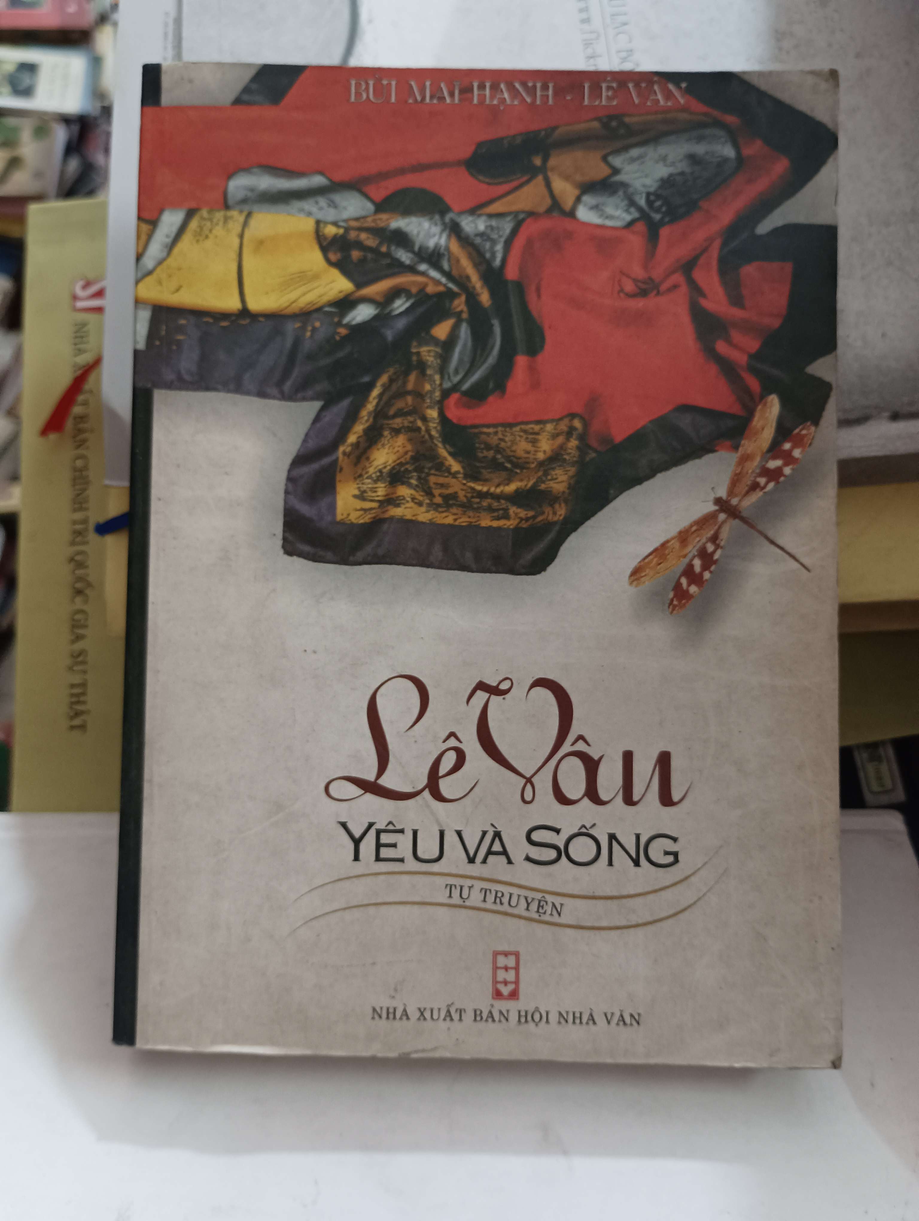 Lê Vân - Yêu và sống 2006 Mới 80% (Sách văn học) OKB-K8T3