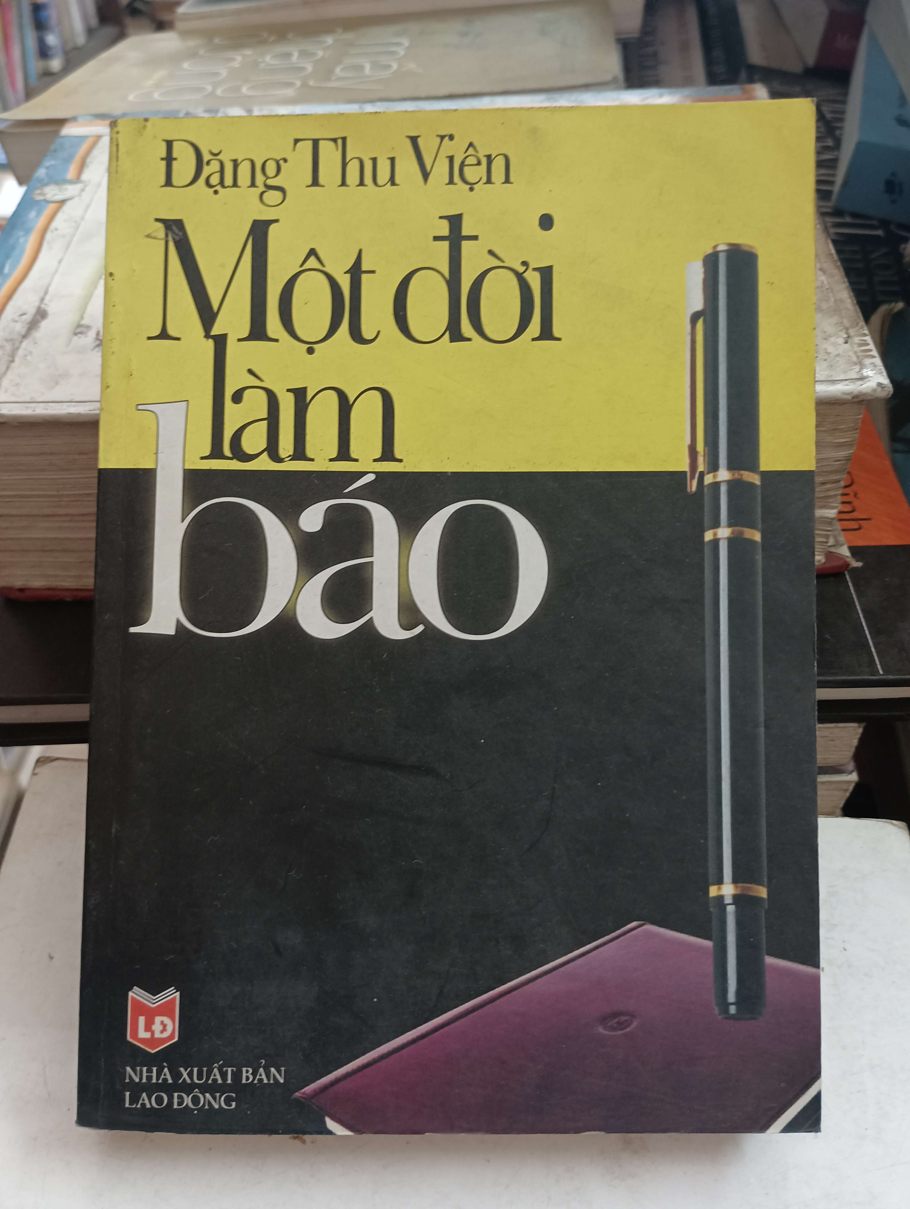 Một đời làm báo - Đặng Thu Viện 2004 Mới 80% (Sách văn học) OKB-K8T4
