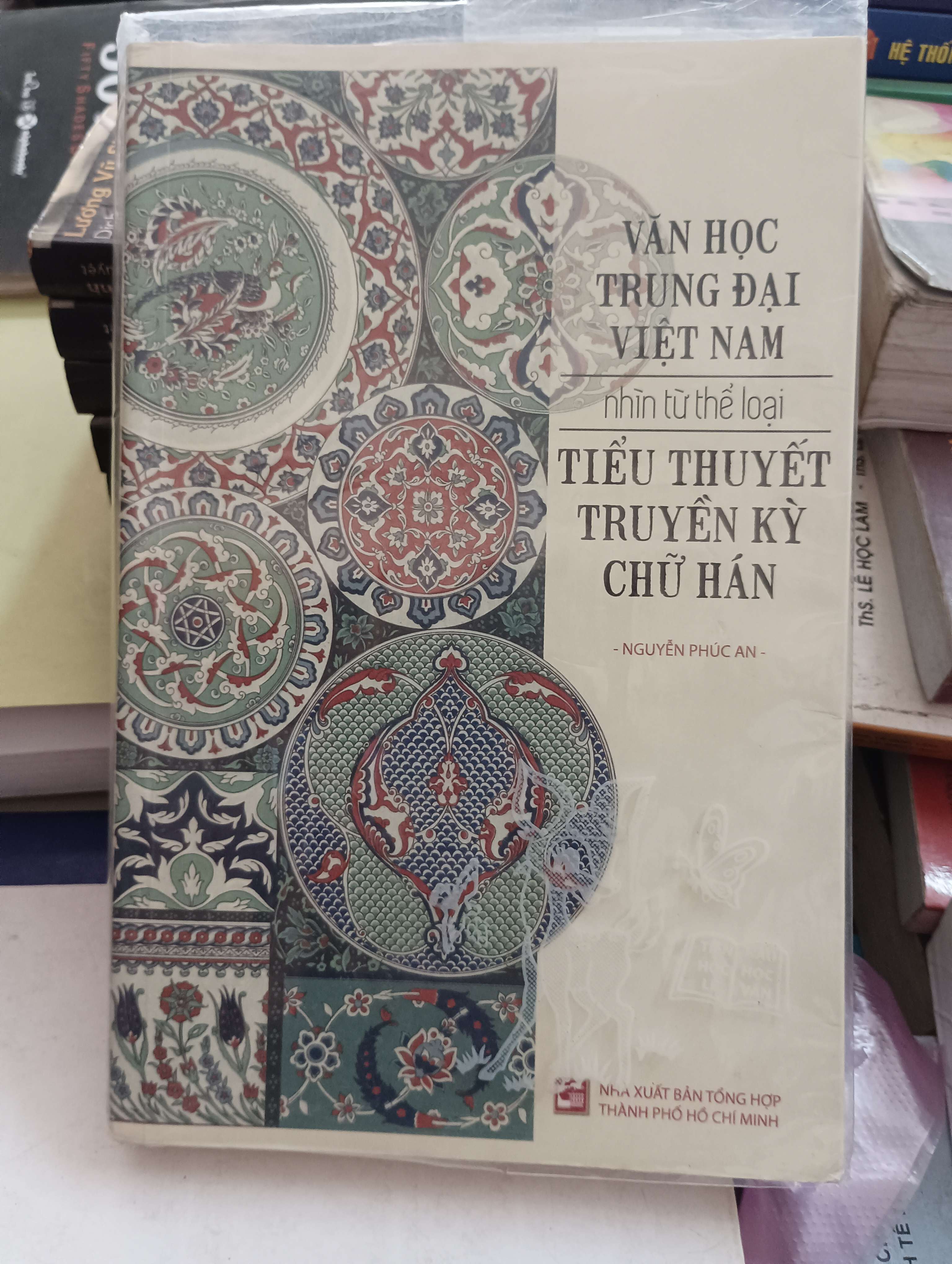 Văn học trung đại Việt Nam nhìn từ thể loại: Tiểu thuyết truyền kỳ chữ Hán - Nguyễn Phúc An 2020 Mới 80% (Sách văn học) OKB-K8T2