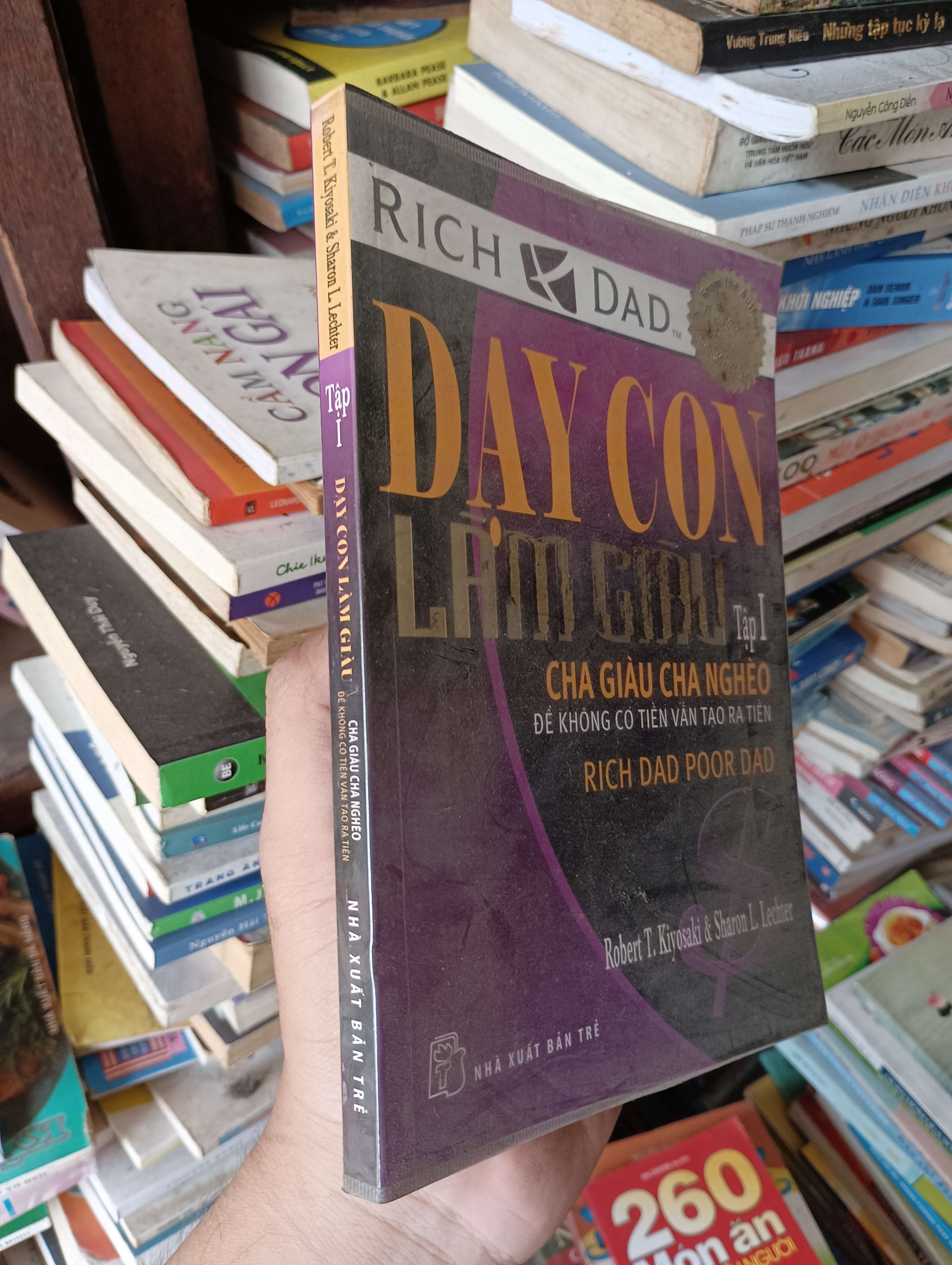 Dạy Con Làm Giàu - Tập 1: Cha Giàu Cha Nghèo (Rich Dad Poor Dad) - Robert T. Kiyosaki & Sharon L. Lechter 2015 Mới 80% (Kinh doanh - Marketing) OKB-K1T4