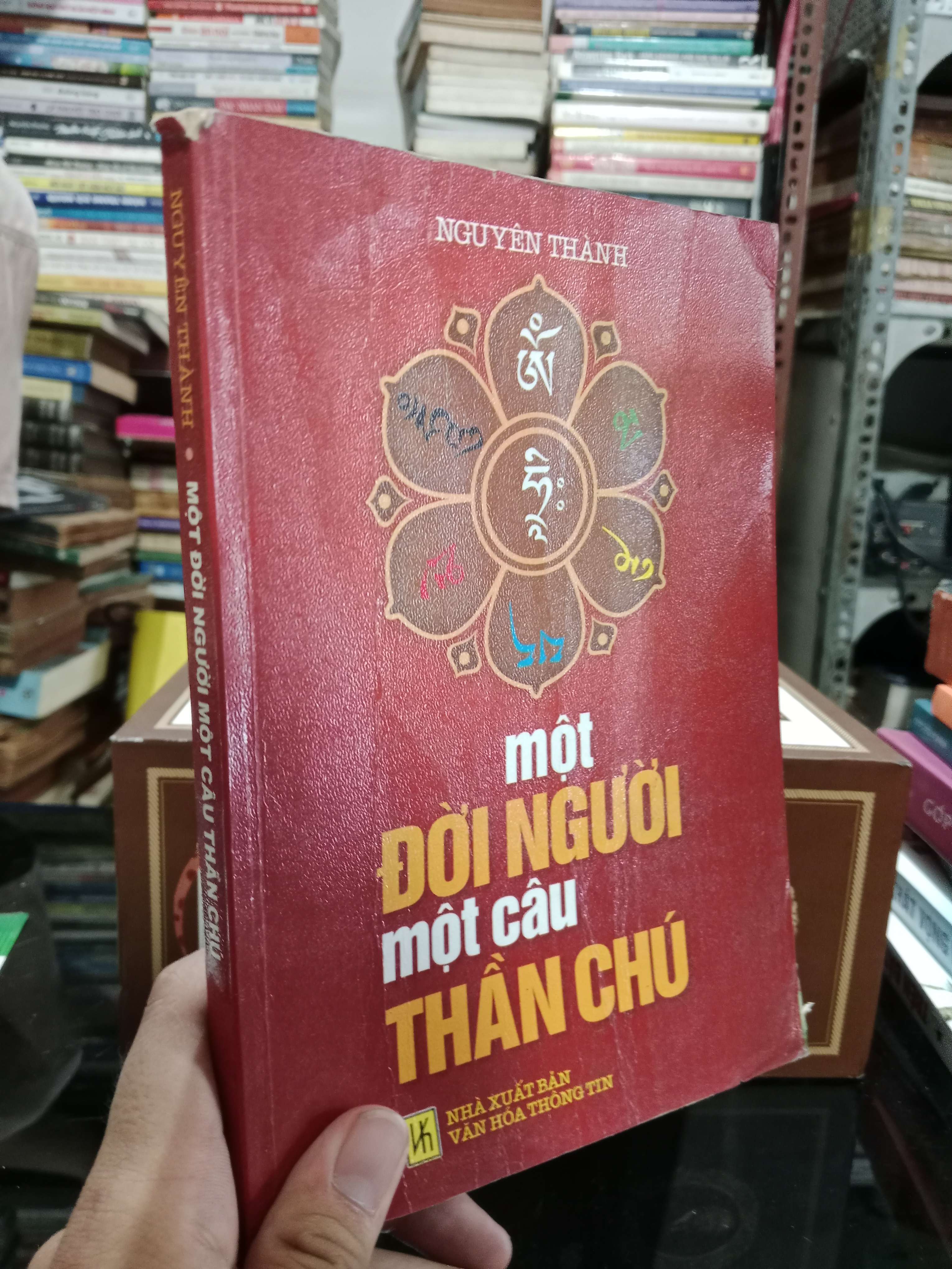 Một đời người một câu thần chú - Nguyên Thành 2010 mới 70%, có chữ, tróc gáy (Sách tôn giáo - tâm linh) KSX