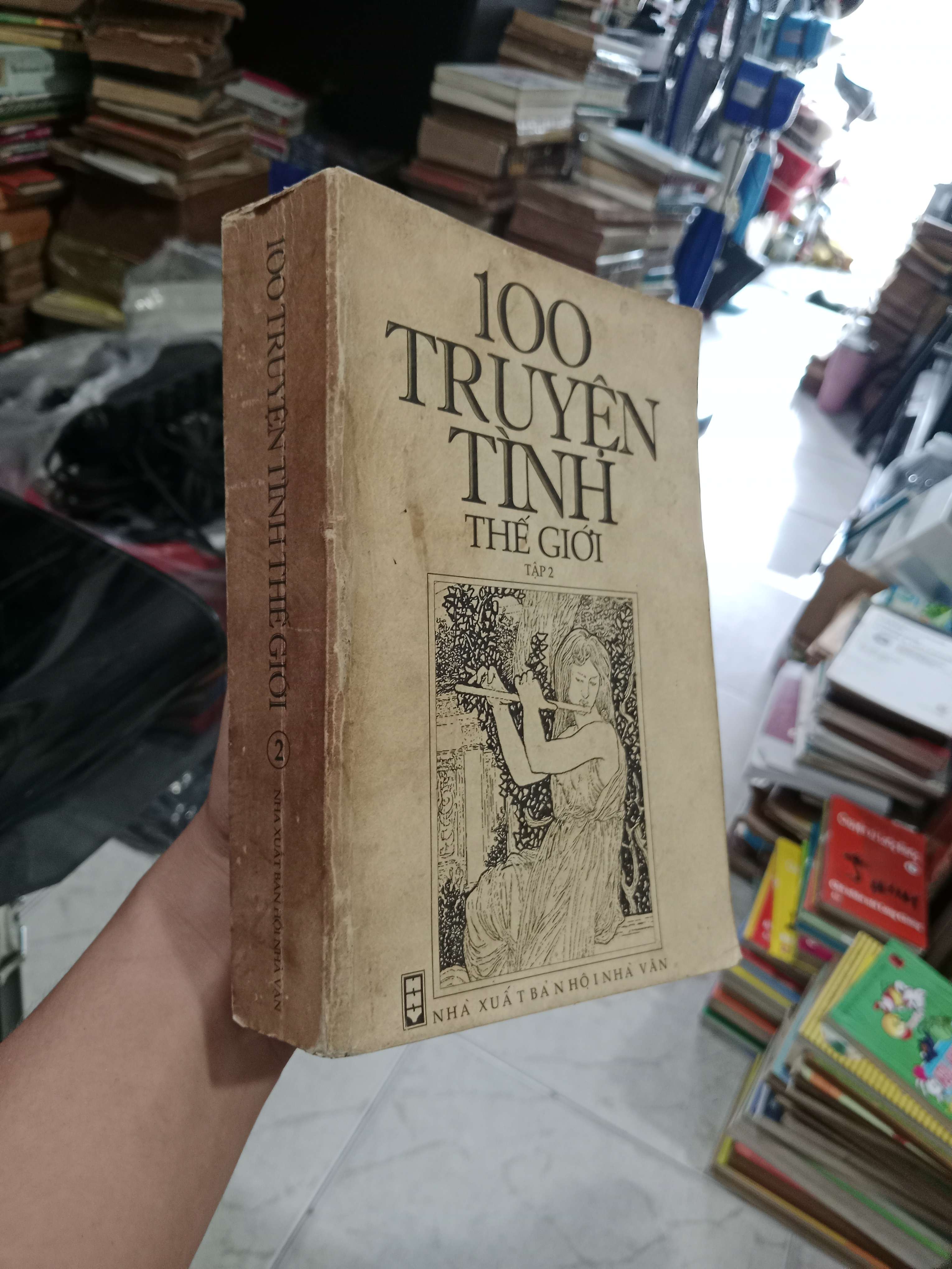 100 truyện tình thế giới tập 2 2000 mới 80% (Sách văn học) KSX