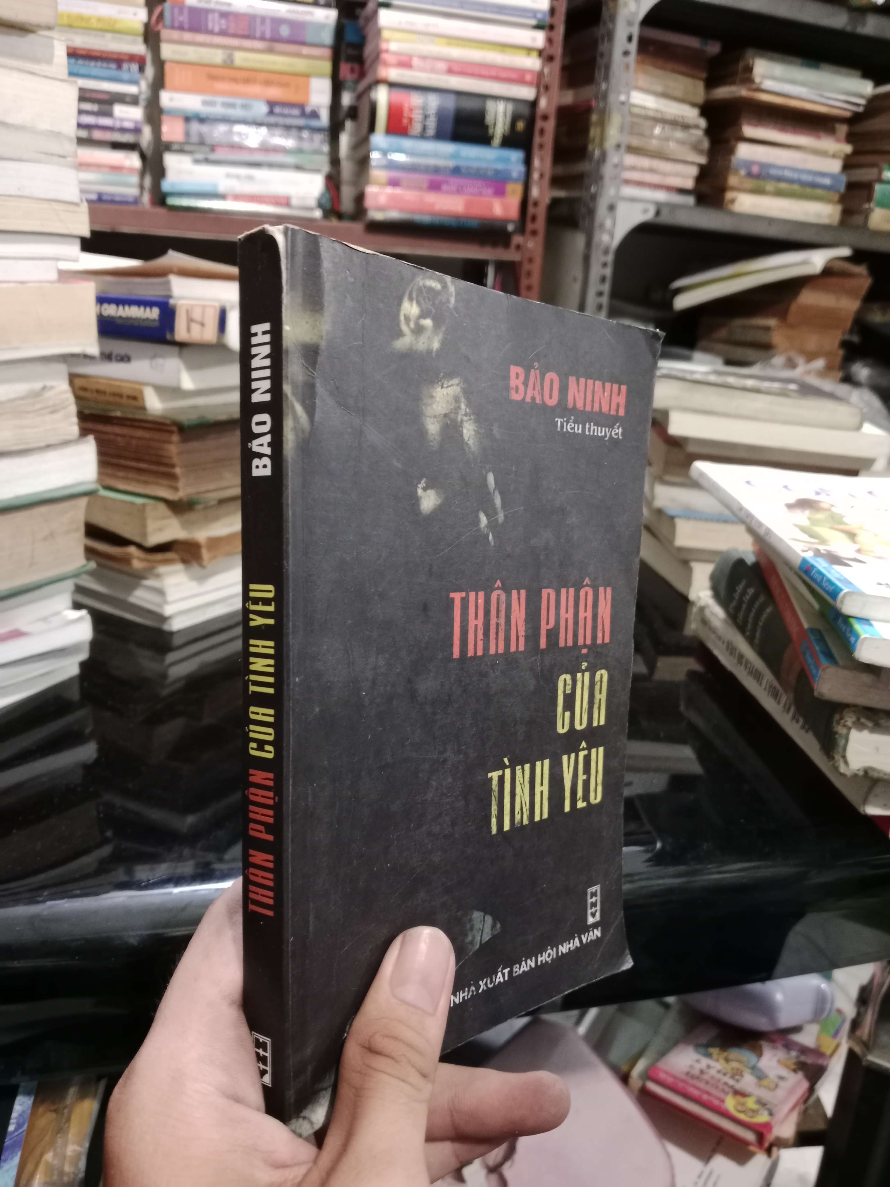 Thân phận của tình yêu - Bảo Ninh 2005 mới 70%, có chữ, tróc gáy (Sách văn học) KSX