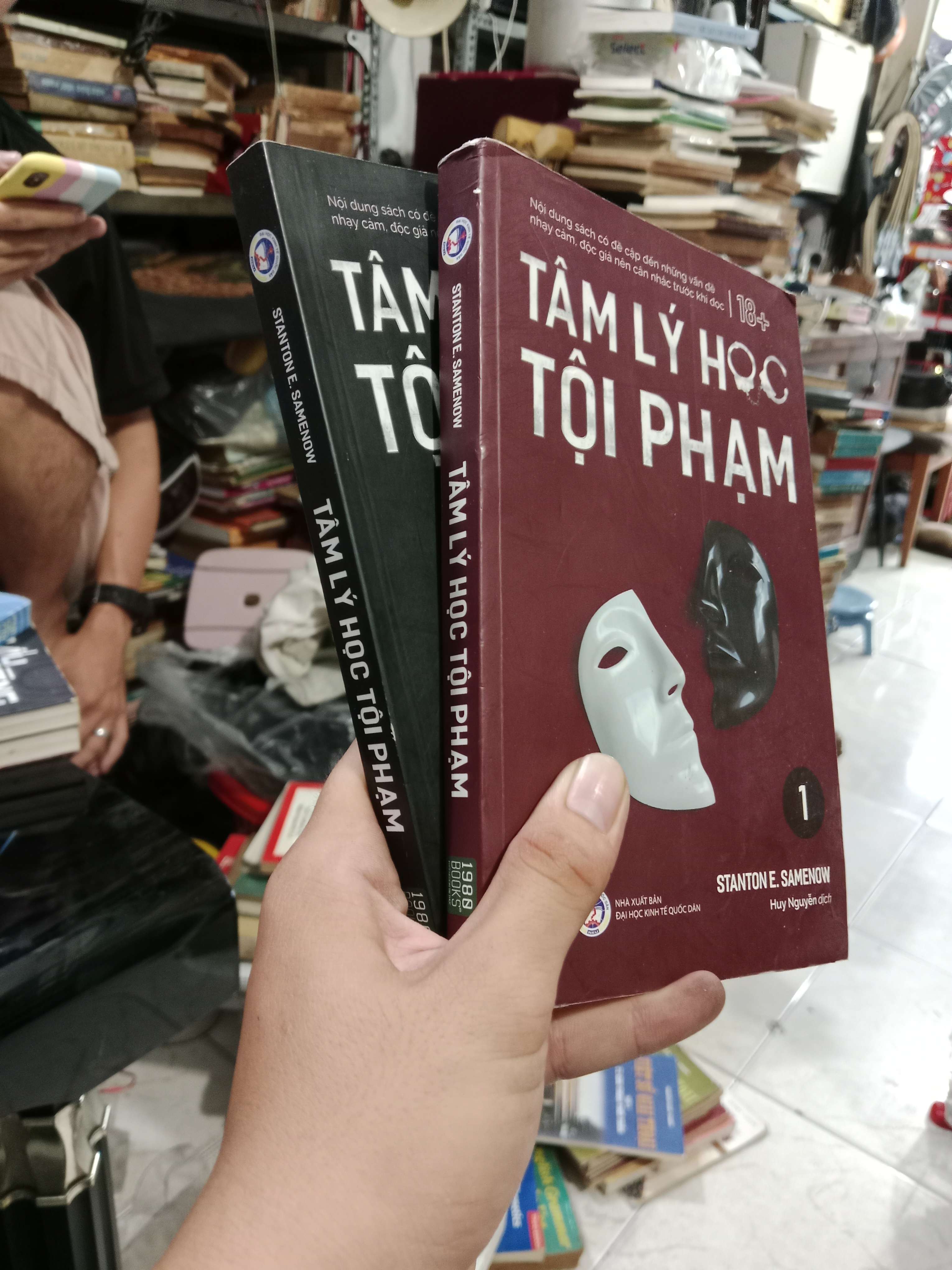 2 cuốn Tâm lý học tội phạm - Stantone E. Samenow 2021 mới 80% (Sách tâm lý học - giới tính) KSX