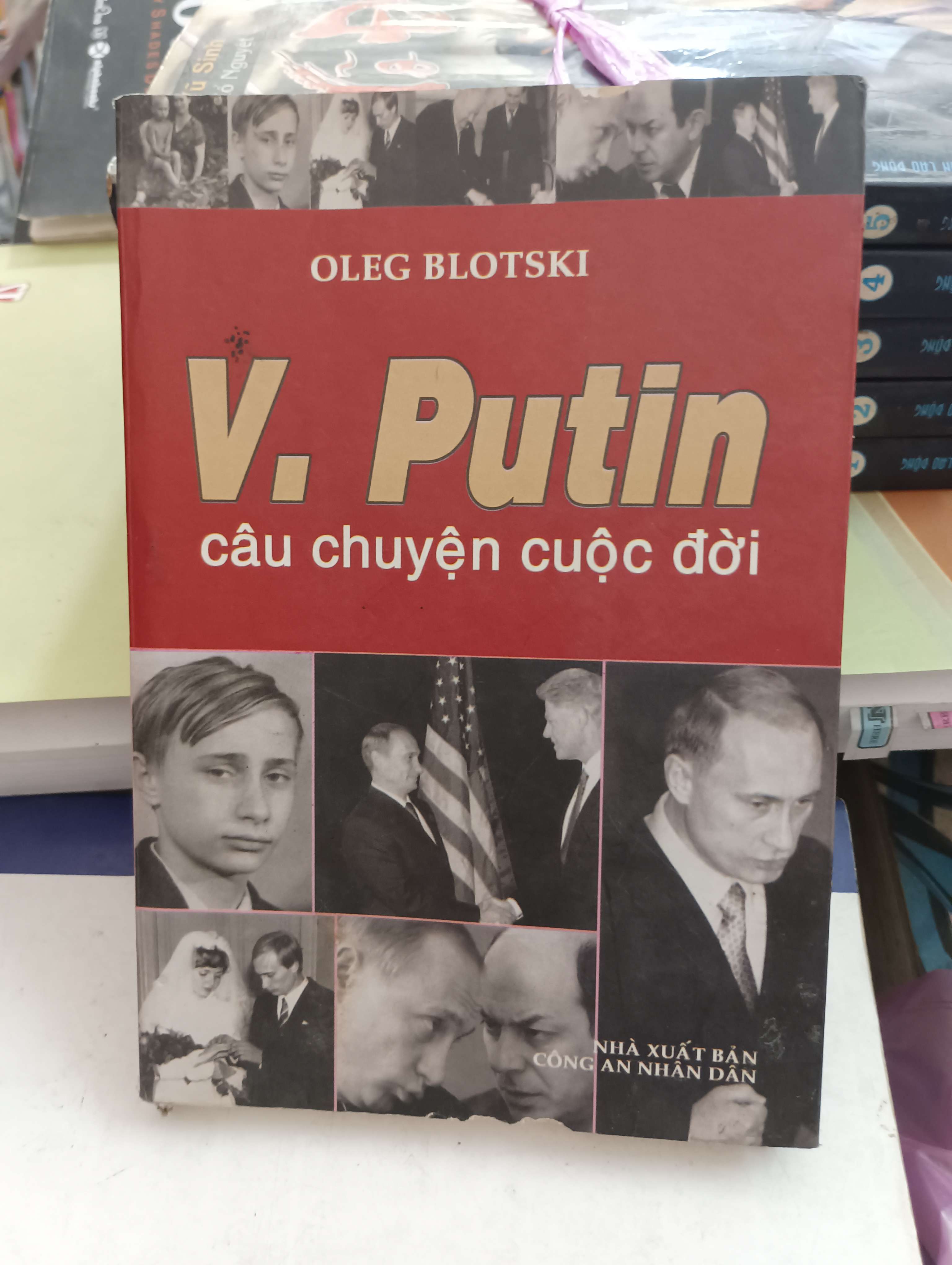 V. Putin - Câu chuyện cuộc đời - Oleg Blotski 2002 Mới 80% (Sách văn học) OKB-K8T2