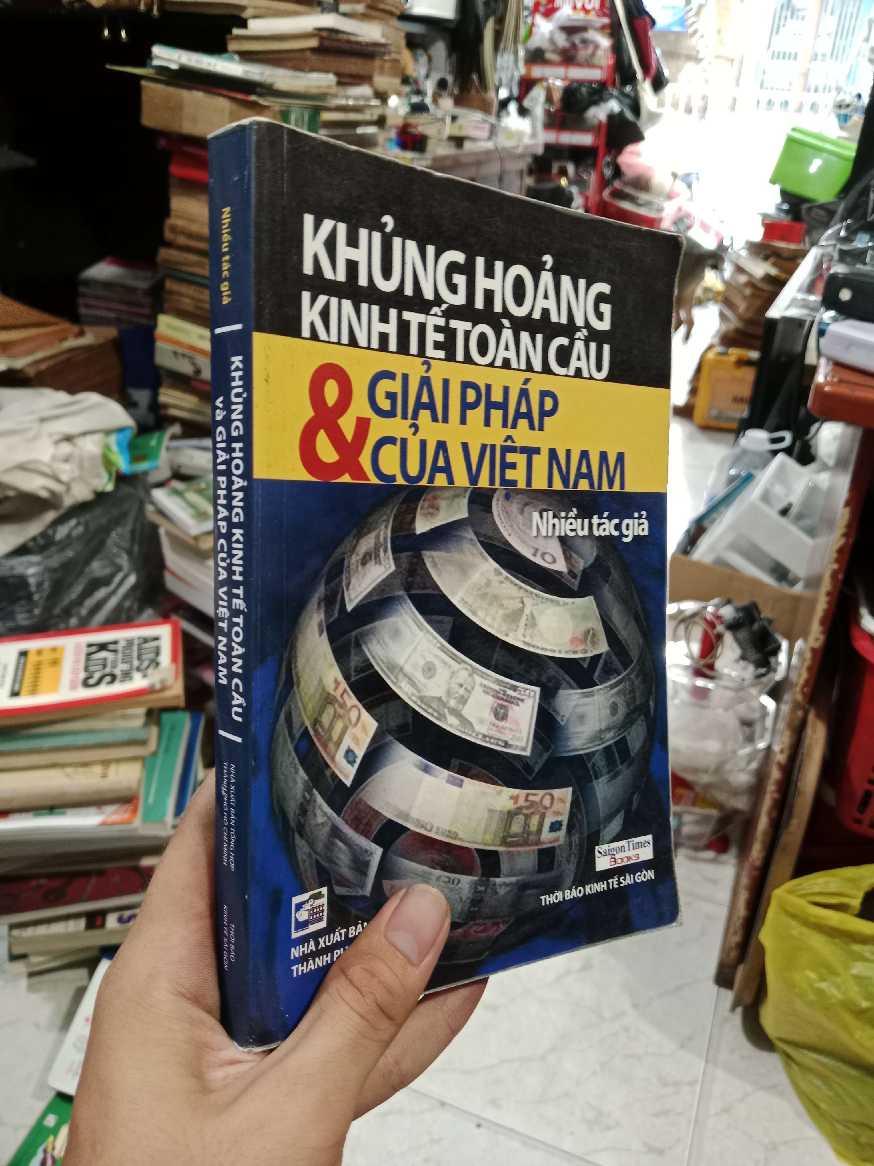 Khủng hoảng kinh tế toàn cầu và giải pháp của Việt Nam - Nhiều tác giả 2009 mới 80% (Sách kinh tế - tài chính - chứng khoán) KSX