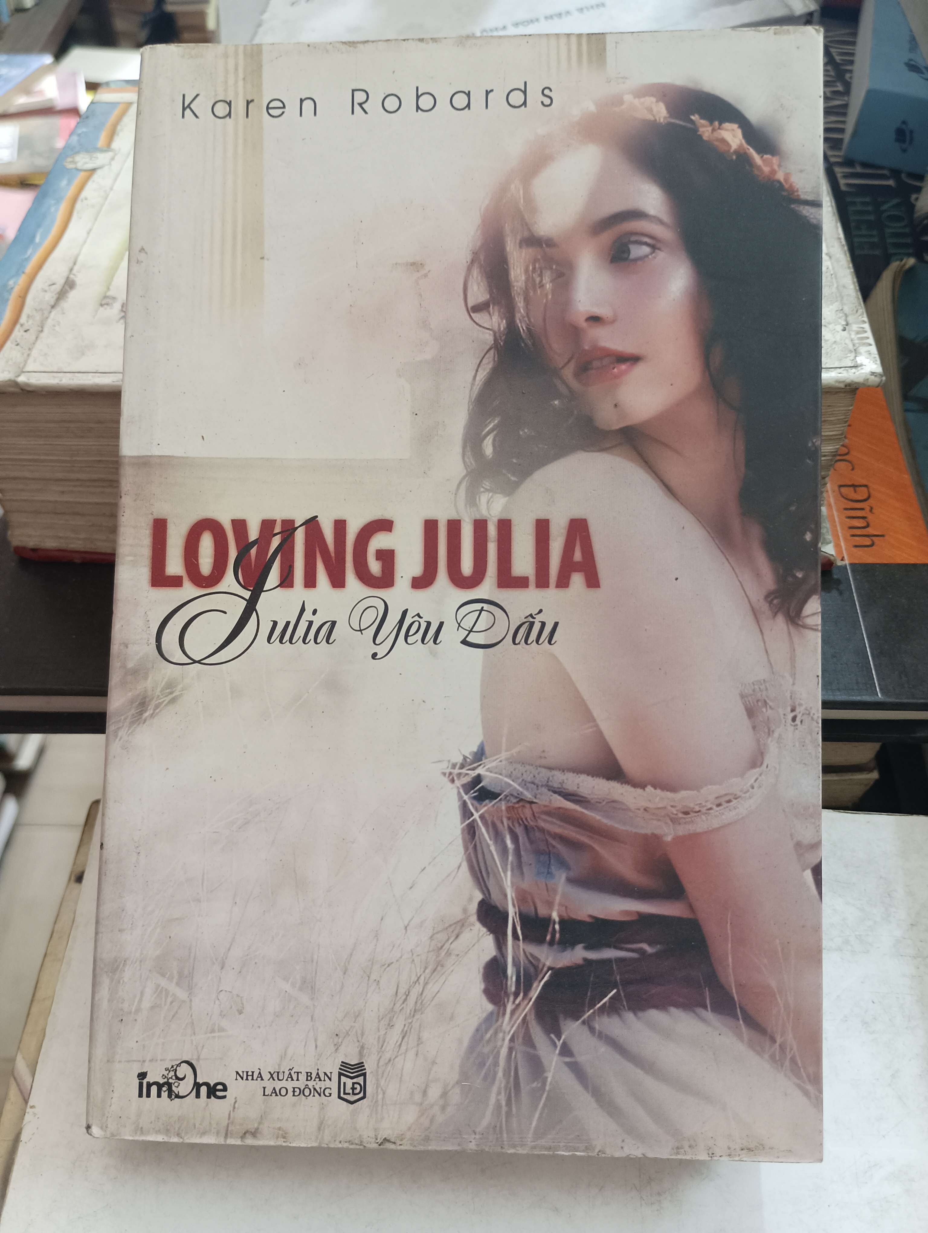 Loving Julia - Julia yêu dấu - Karen Robards 2012 Mới 80% (Tiểu Thuyết) OKB-K8T5