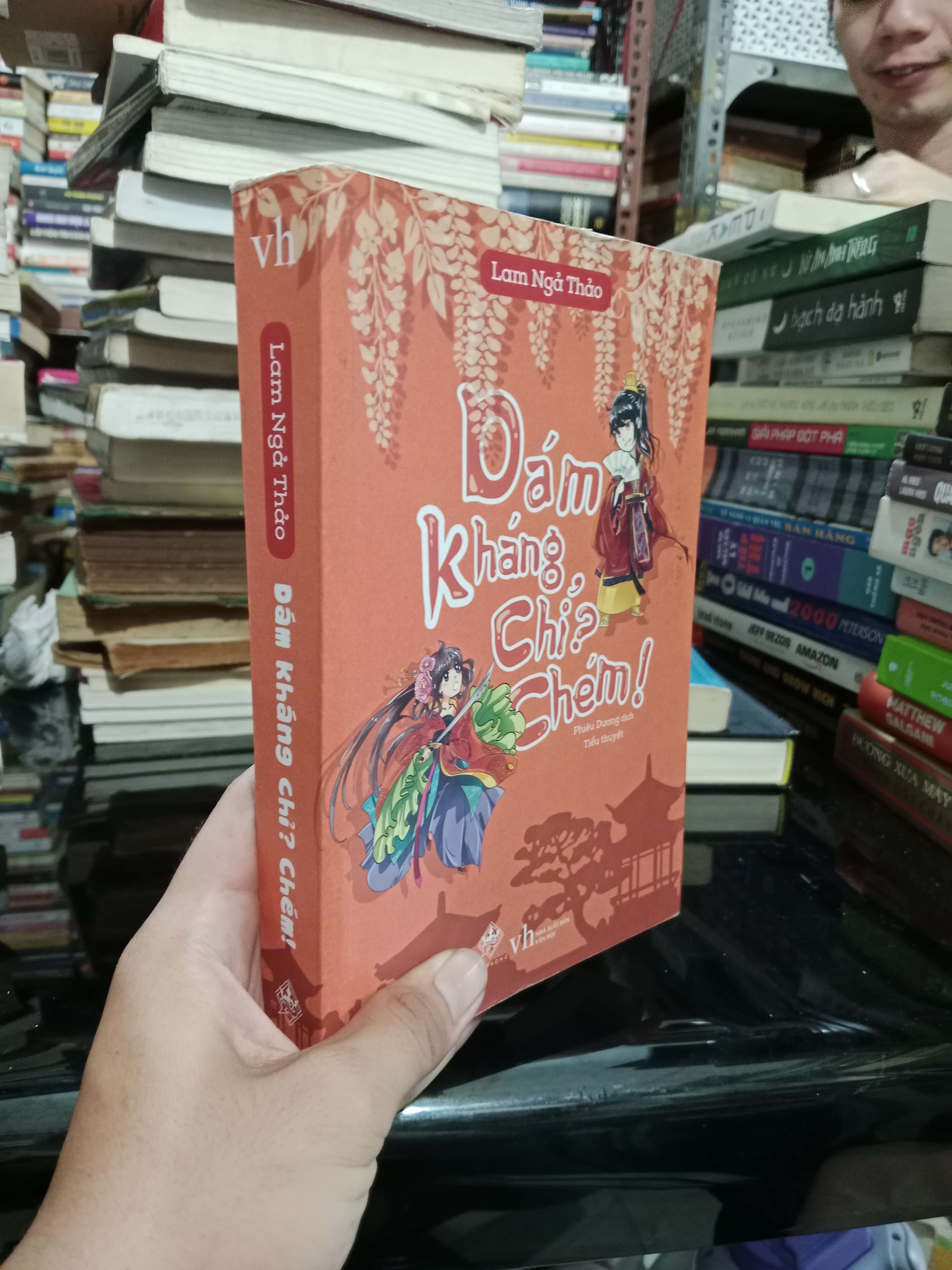 Dám kháng chỉ? Chém! - Lam Ngả Thảo 2017 mới 80% (Sách văn học) KSX