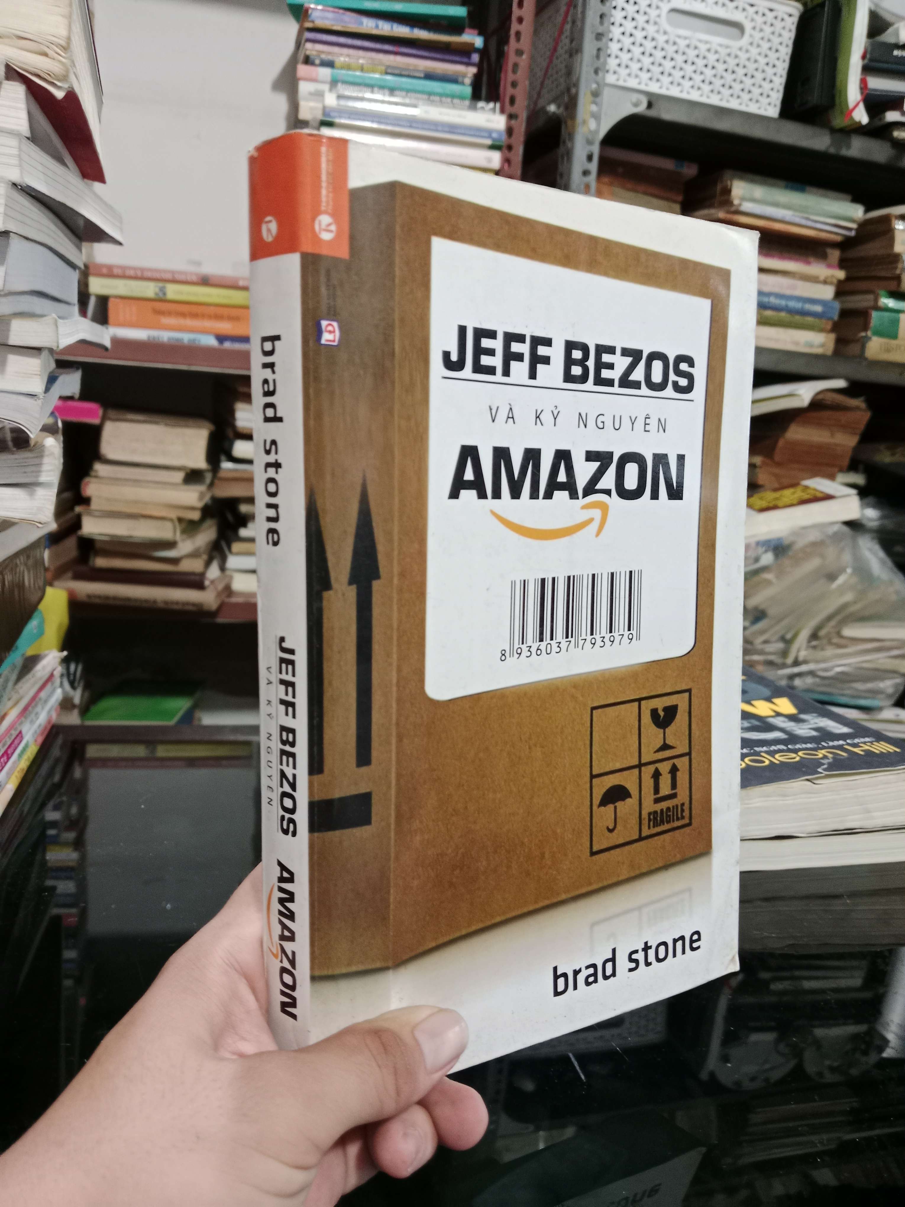 Jeff Bezos và kỷ nguyên Amazon - Brad Stone 2015 mới 80% (Kinh doanh - Marketing) KSX