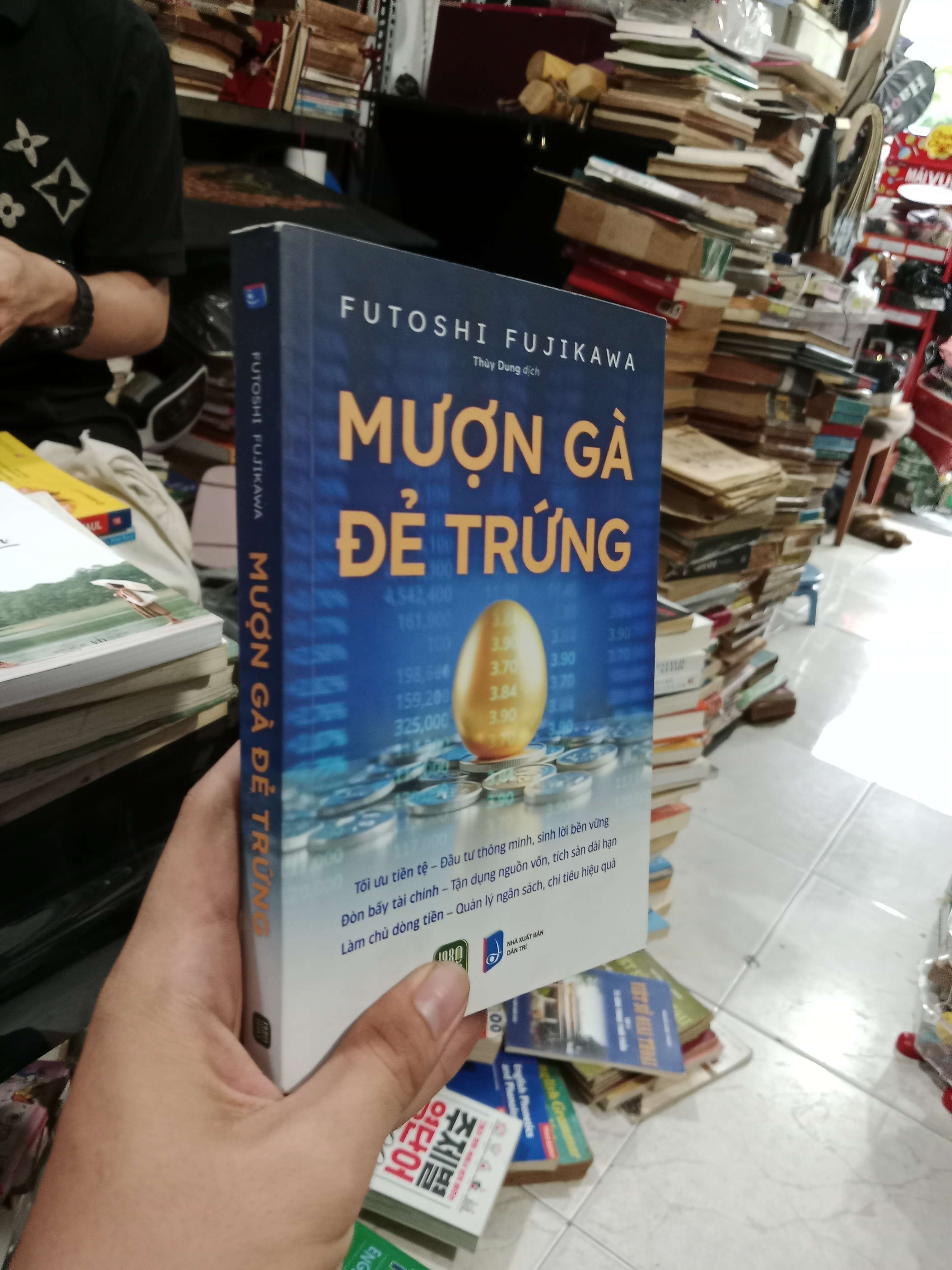 Mượn gà đẻ trứng - Futoshi Fujikawa 2025 mới 70%, có chữ (Sách kinh tế - tài chính - chứng khoán) KSX