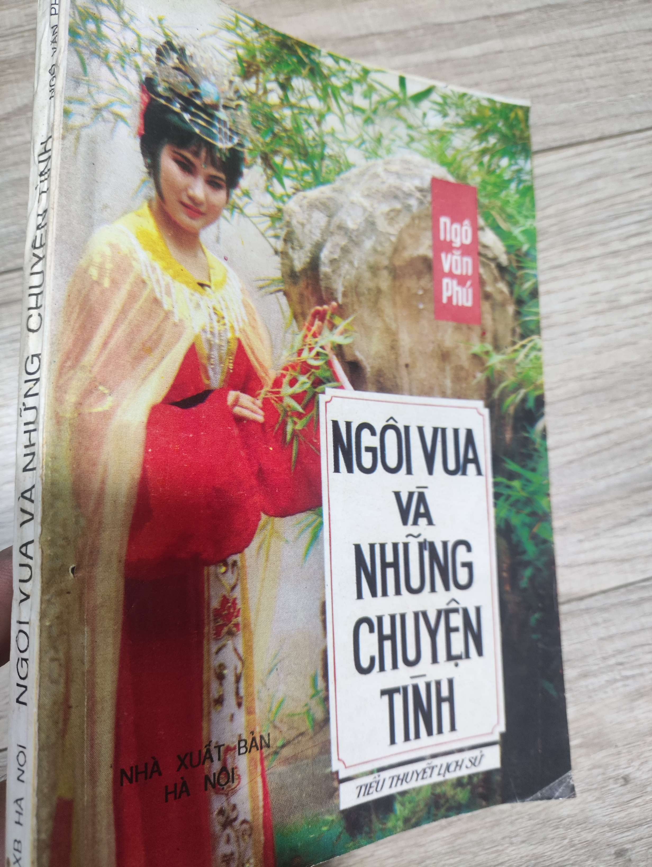 Ngôi vua và những chuyện tình - Ngô Văn Phú 1989 mới 80% (Sách văn học) LNTQ