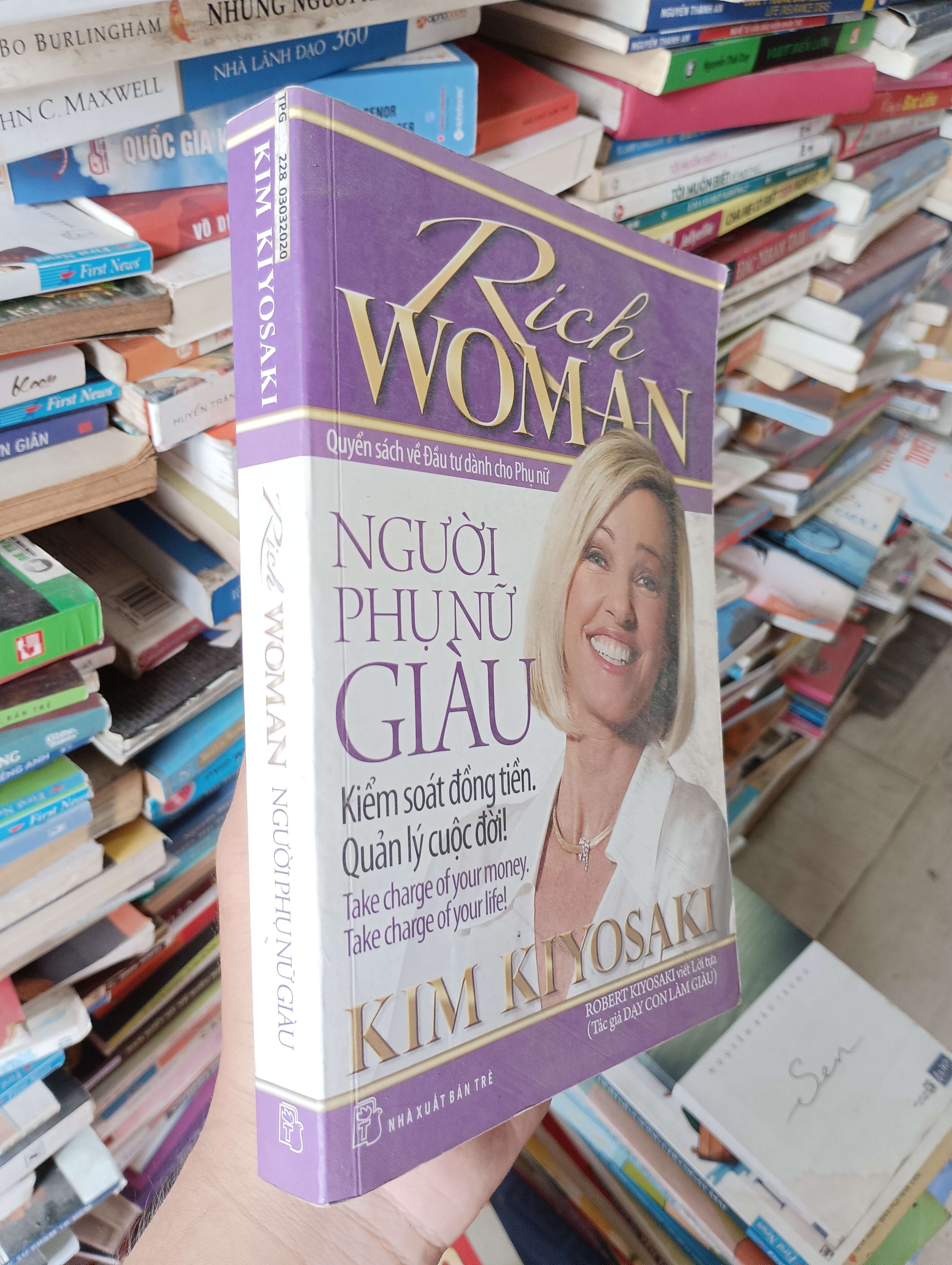 Người Phụ Nữ Giàu (Rich Woman) - Kim Kiyosaki 2014 Mới 80% (Sách kinh tế - tài chính - chứng khoán) OKB-K1T4