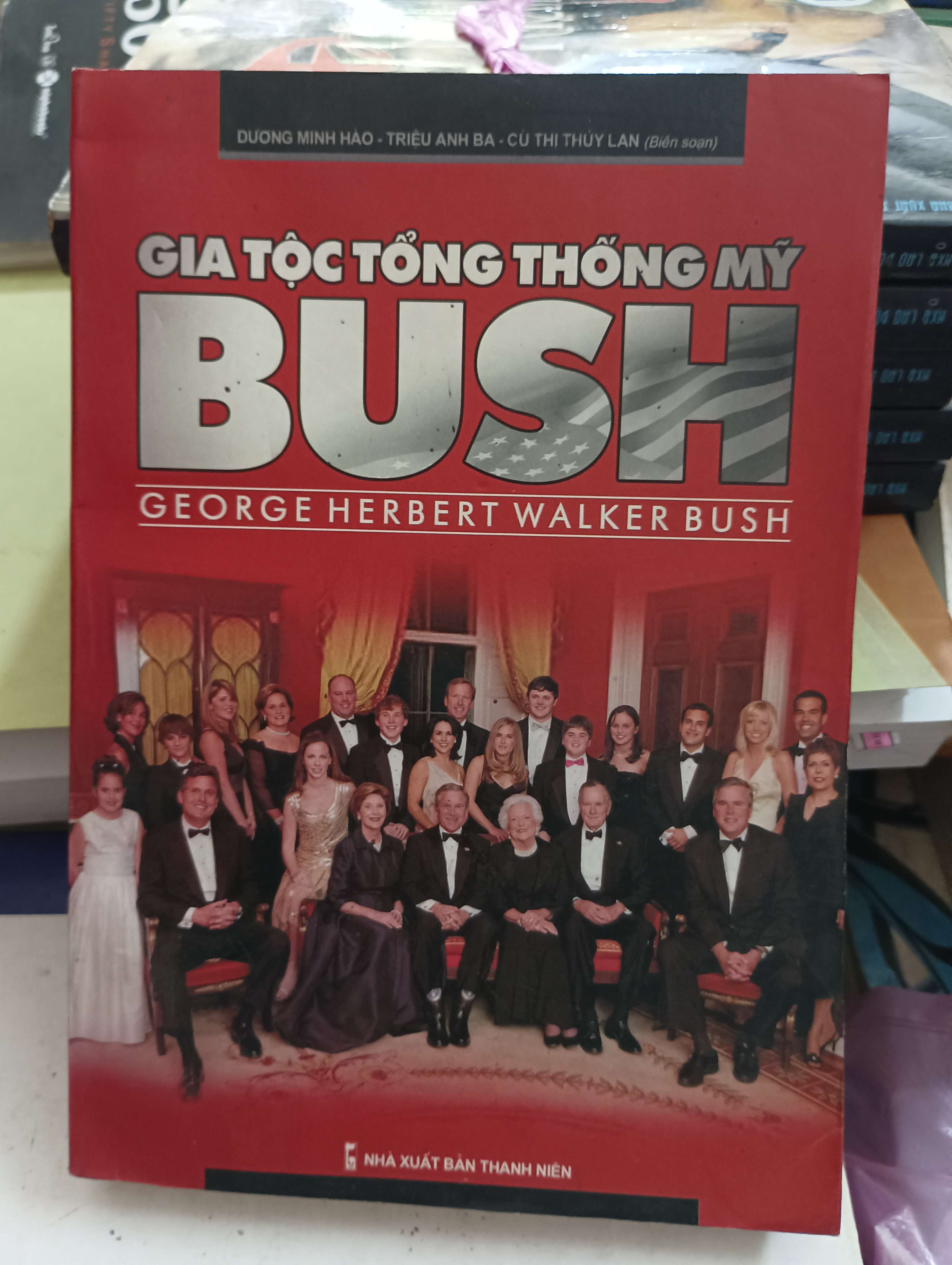 Gia tộc Tổng thống Mỹ Bush (George Herbert Walker Bush) (Dương Minh Hạo - Triệu Anh Ba - Cù Thị Thúy Lan) 2008 Mới 80% (Sách văn học) OKB-K8T2