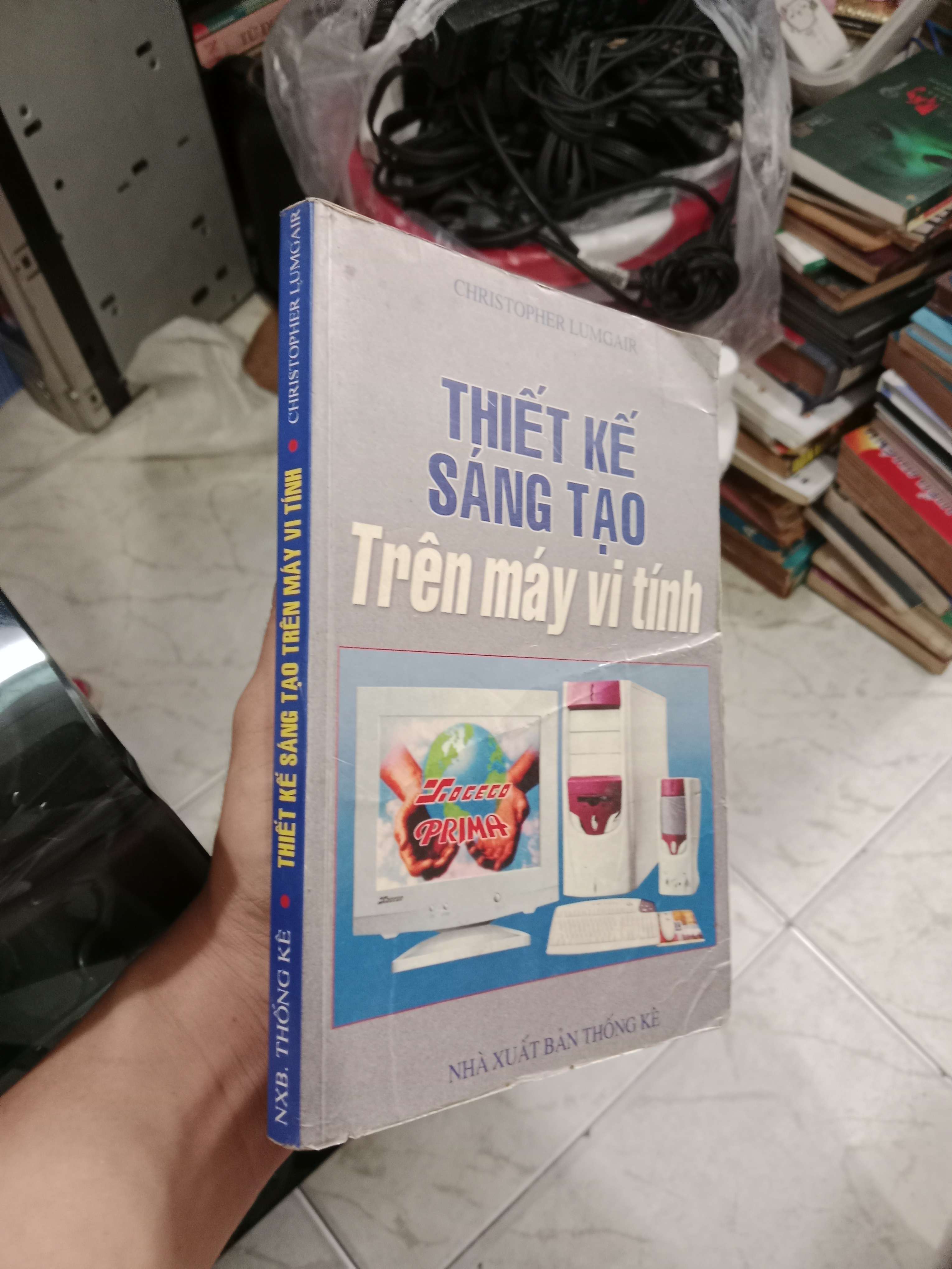 Thiết kế sáng tạo trên máy vi tính - Christopher Lumgair 2001 mới 70%, gạch chân (Sách kiến thức tổng hợp) KSX