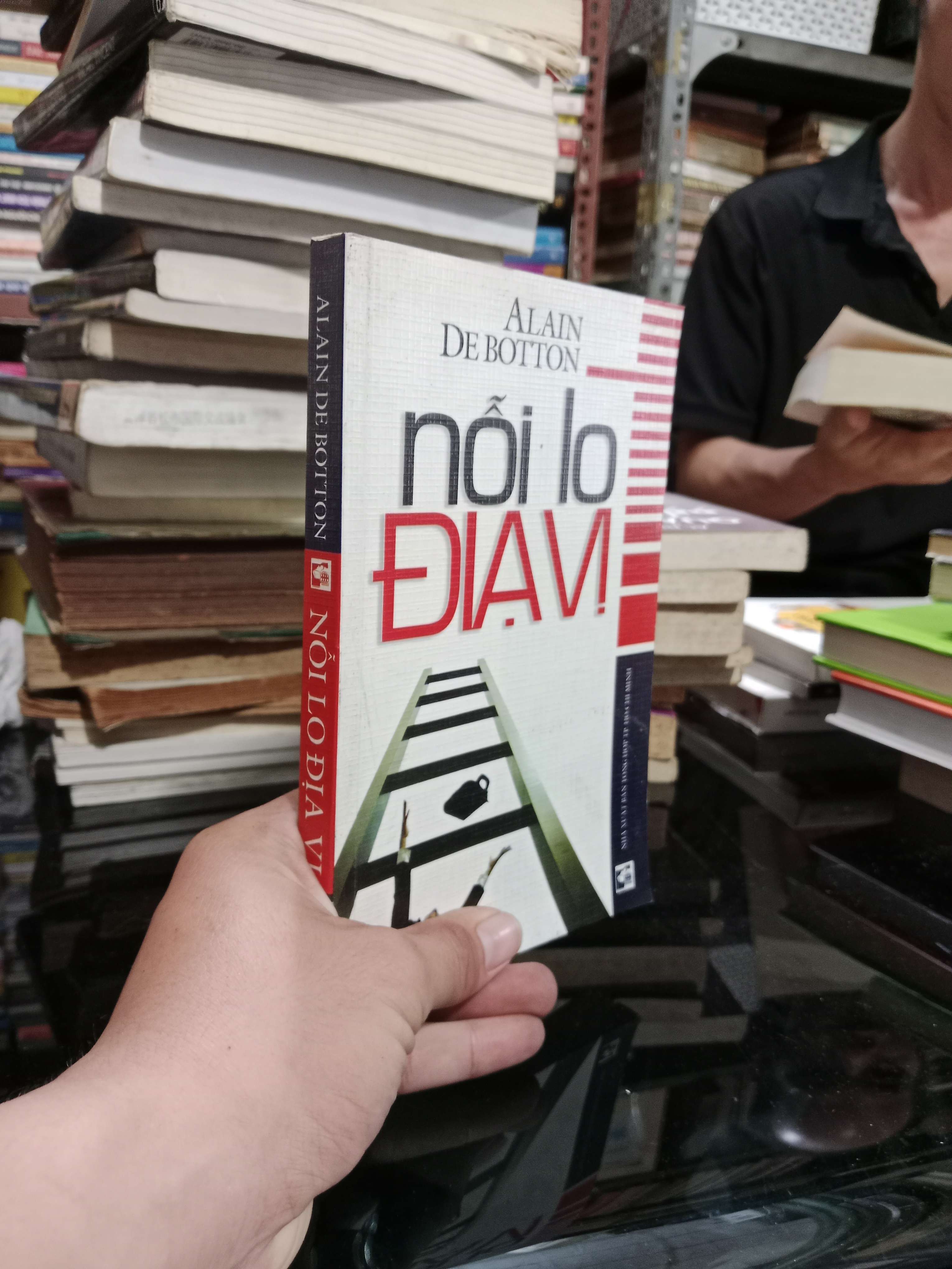 Nỗi lo địa vị - Alain De Botton 2008 mới 70%, có chữ, gạch chân (Sách lịch sử - triết học) KSX