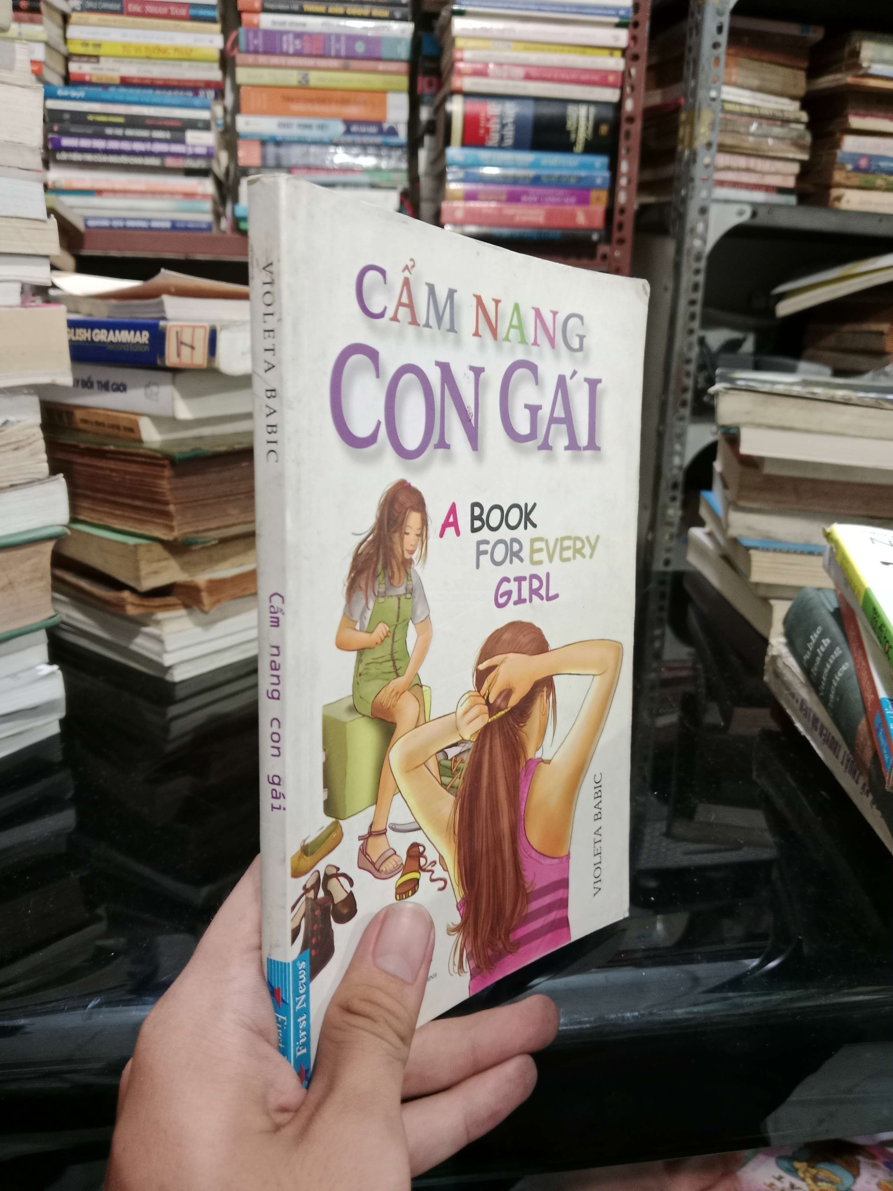 Cẩm nang con gái - Violeta Babic 2015 mới 70%, có chữ (Kiến thức - kỹ năng cho con) KSX