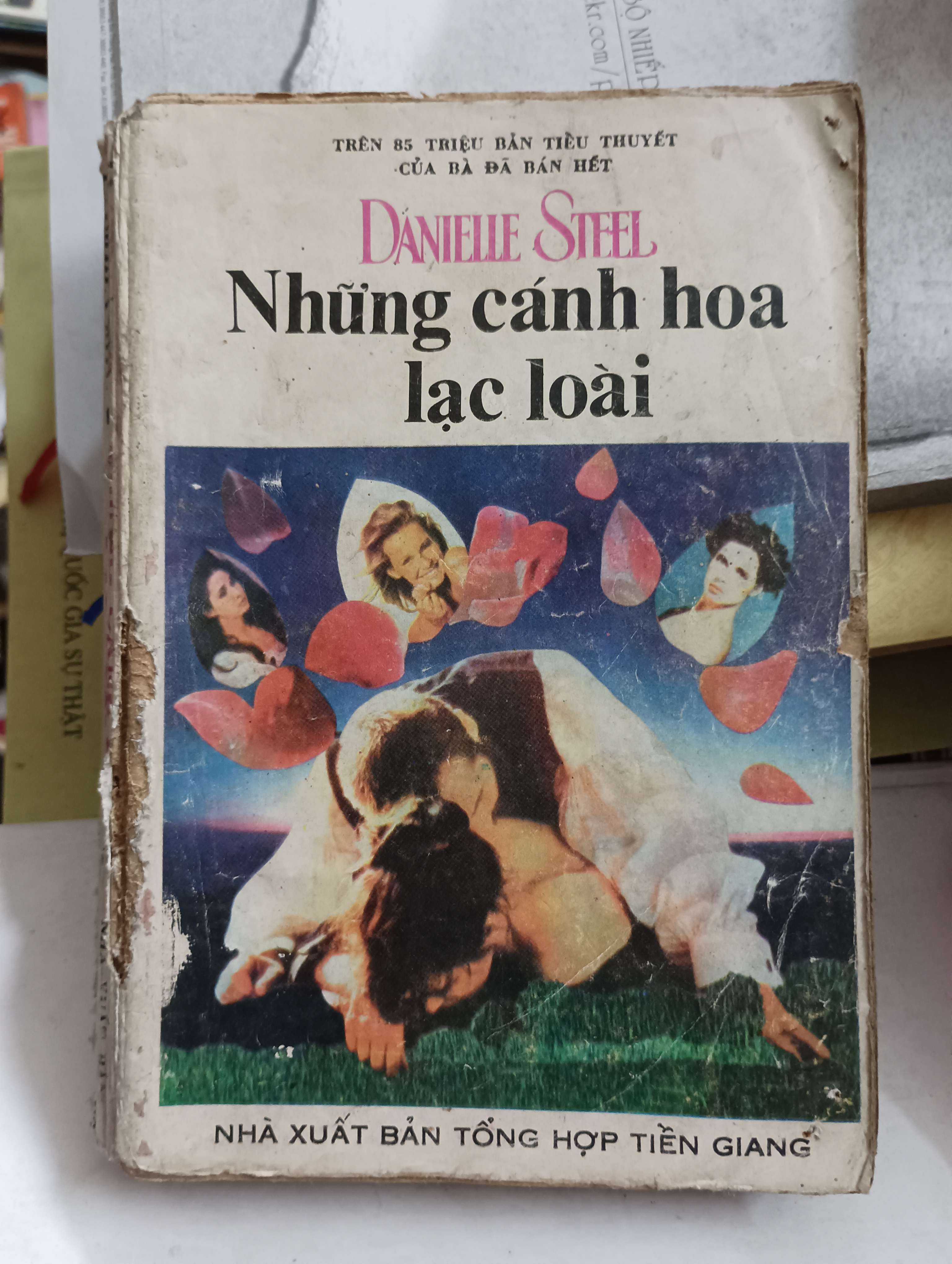 Những cánh hoa lạc loài - Danielle Steel Mới 70% bìa xấu (Văn học nước ngoài) OKB-K8T4