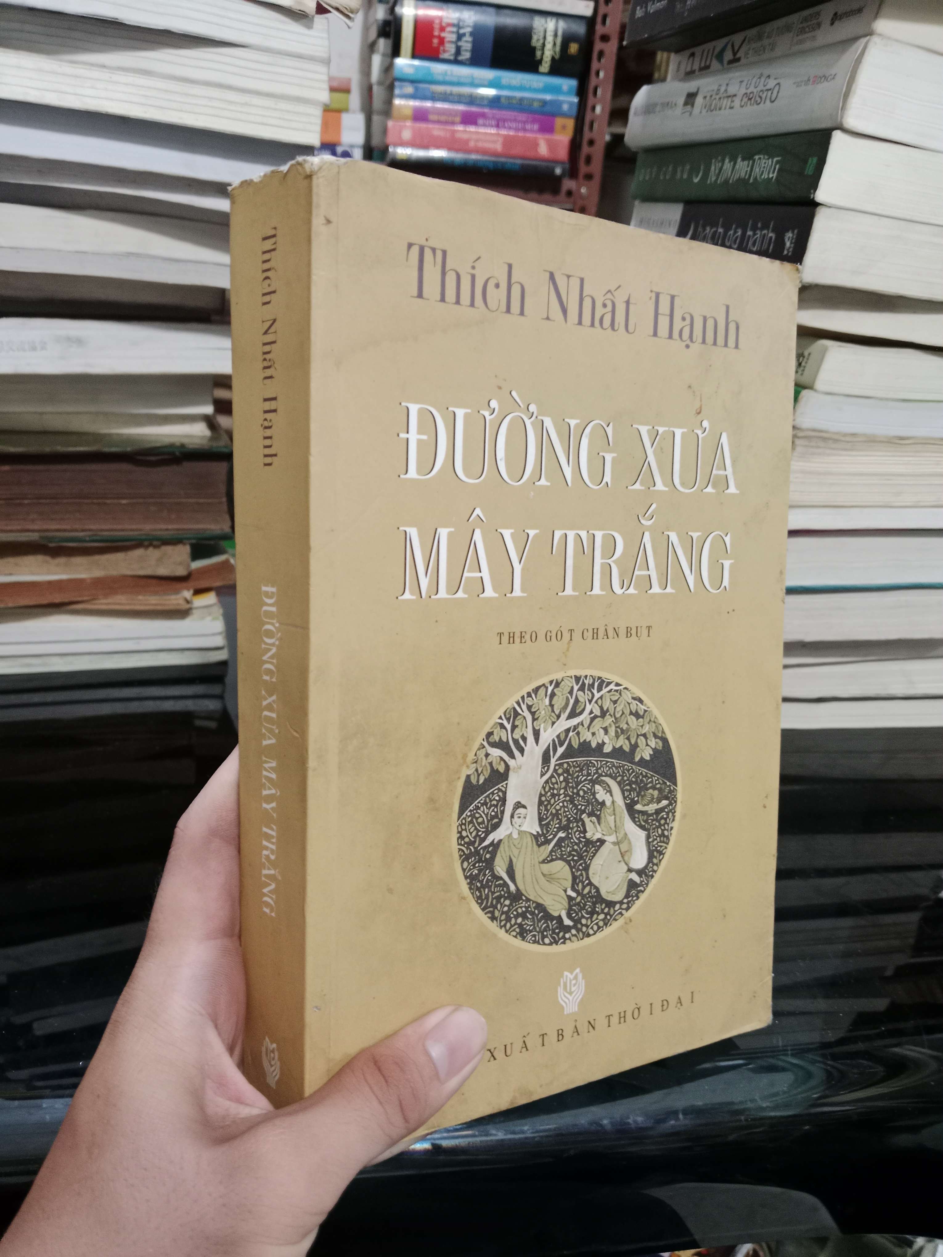 Đường xưa mây trắng - Thích Nhất Hạnh 2011 mới 70%, có vệt nước, tróc gáy (Sách tôn giáo - tâm linh) KSX
