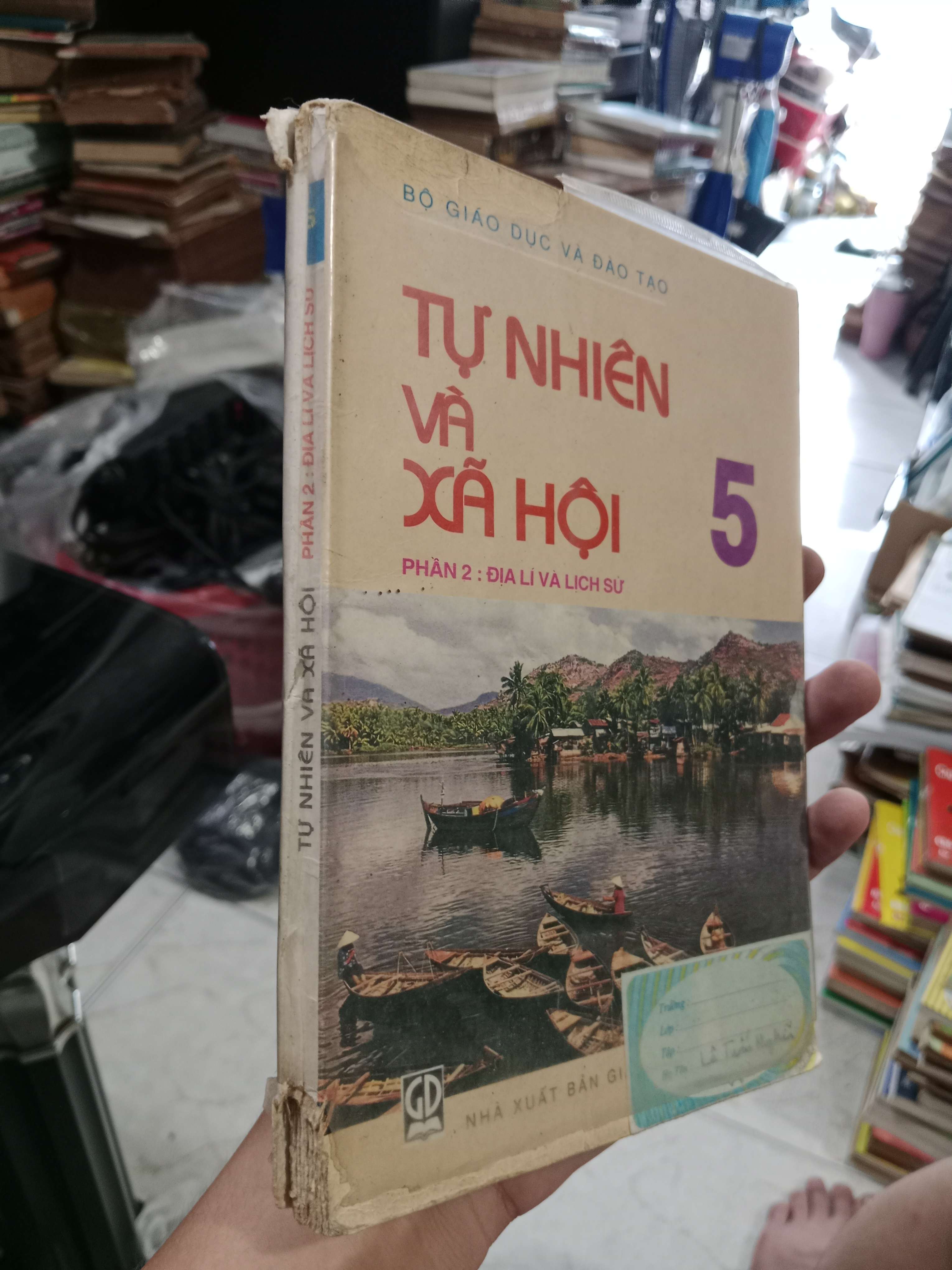Tự nhiên và xã hội phần 2 địa lí và lịch sử 5 2000 mới 70%, tróc gáy (Sách giáo khoa - giáo trình) KSX