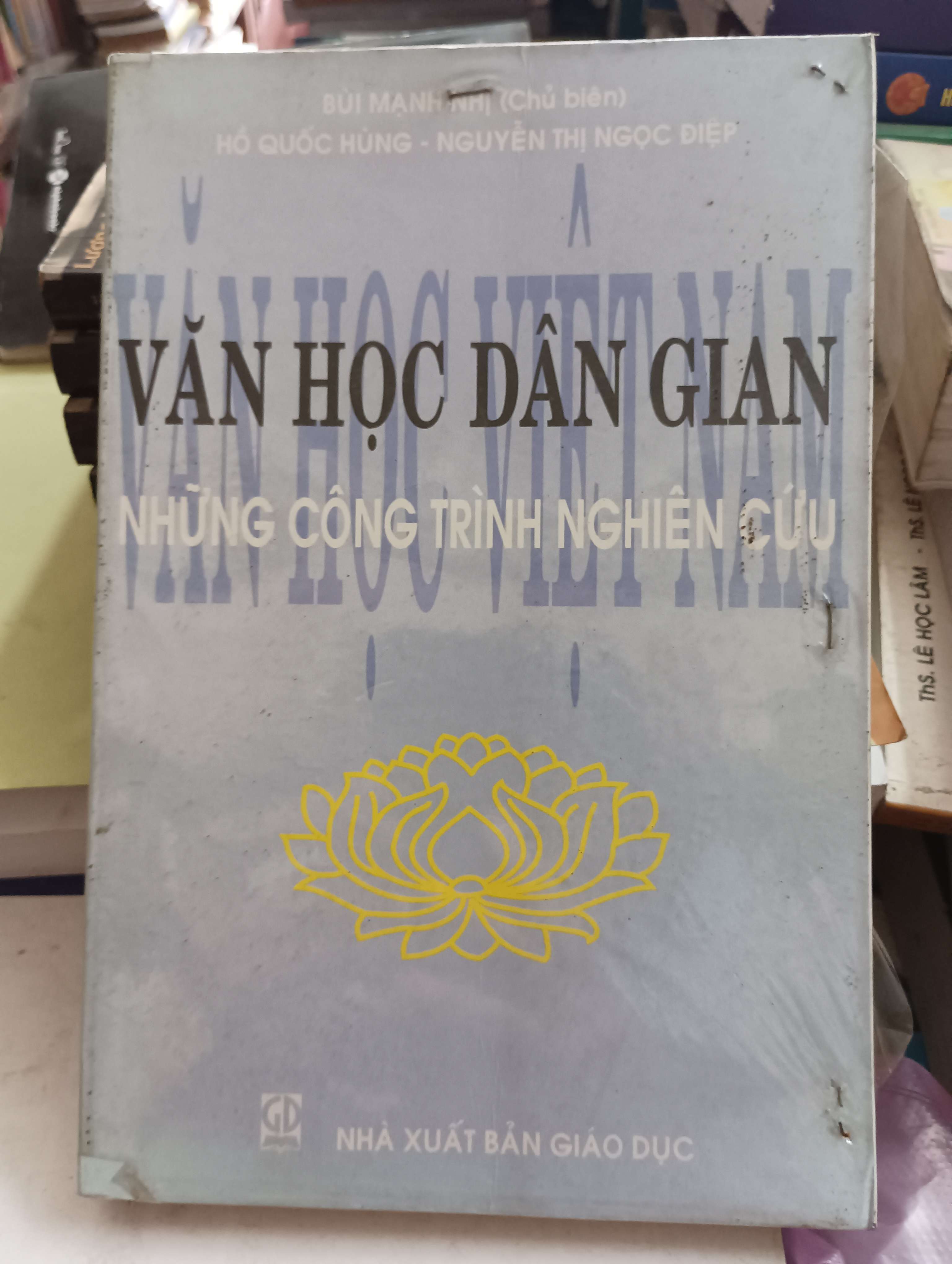 Văn học dân gian Việt Nam - Những công trình nghiên cứu - Bùi Mạnh Nhị 2001 Mới 80% (Sách văn học) OKB-K8T2
