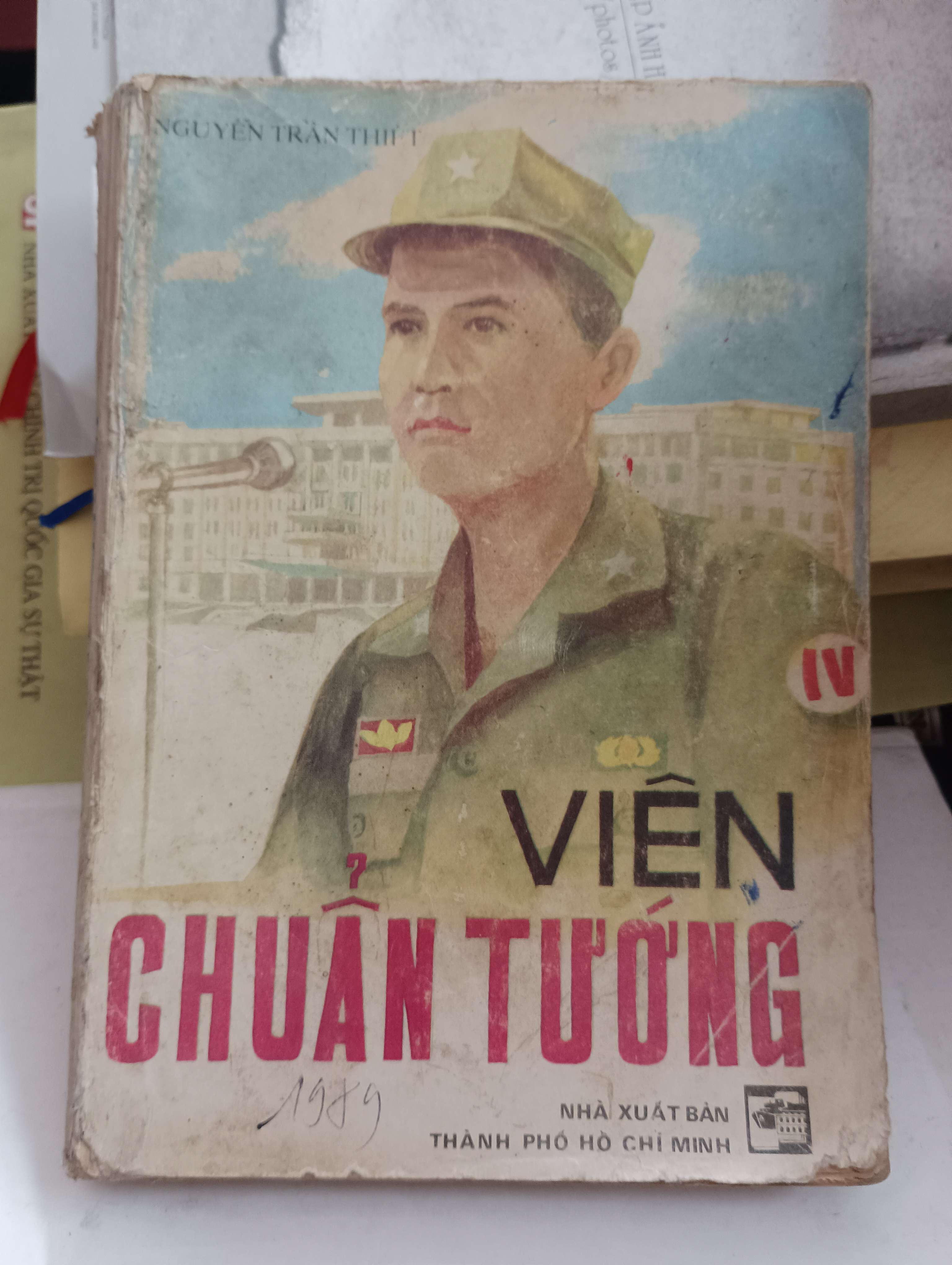 Viên chuẩn tướng Nguyễn Trần Thiết Mới 80% (Sách văn học) OKB-K8T3