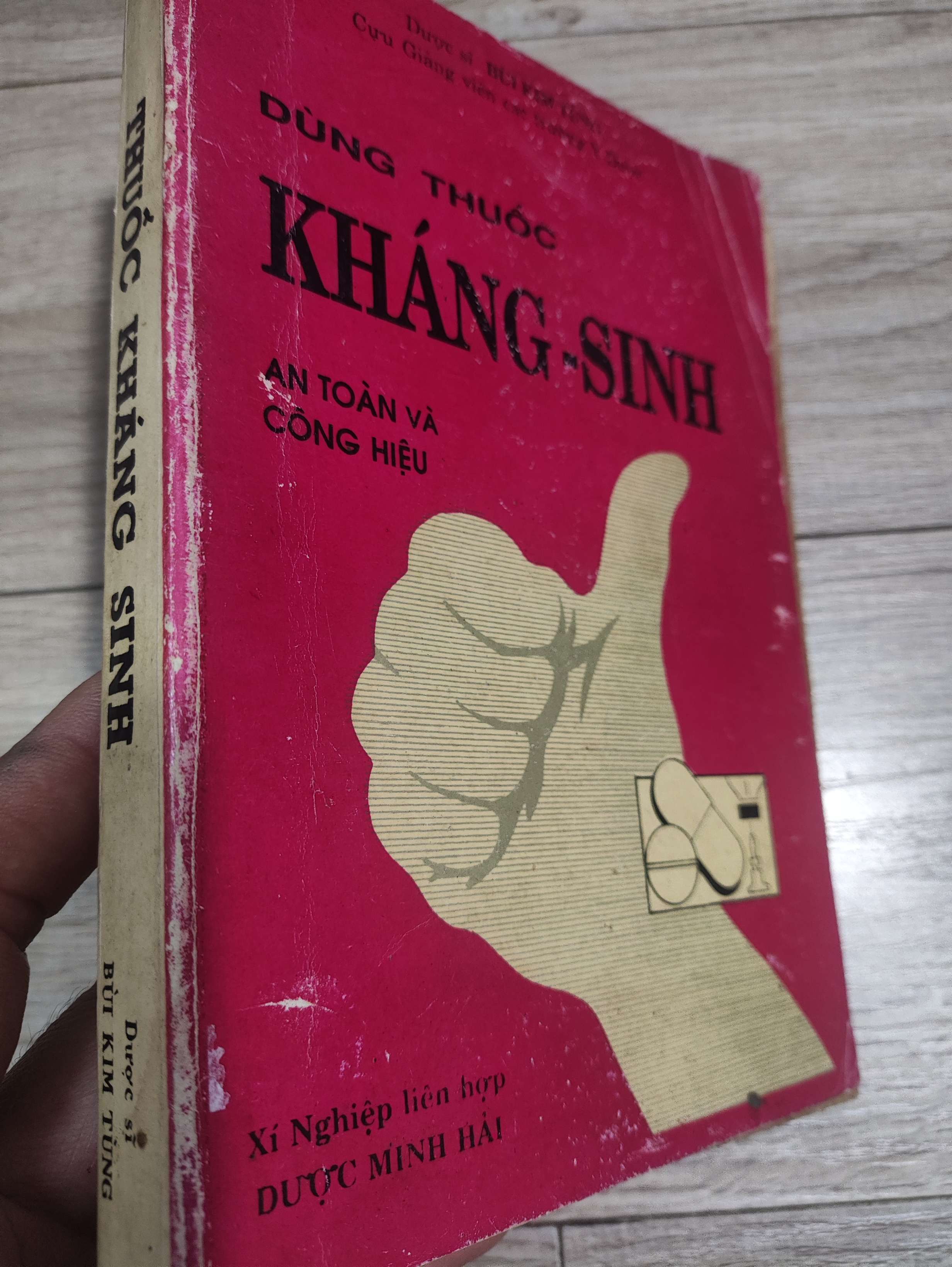 Dùng thuốc kháng sinh an toàn và công hiệu - Bùi Kim Tùng 1990 mới 70% tróc gáy (Sách Y học - Sức khỏe - Thể thao) LNTQ