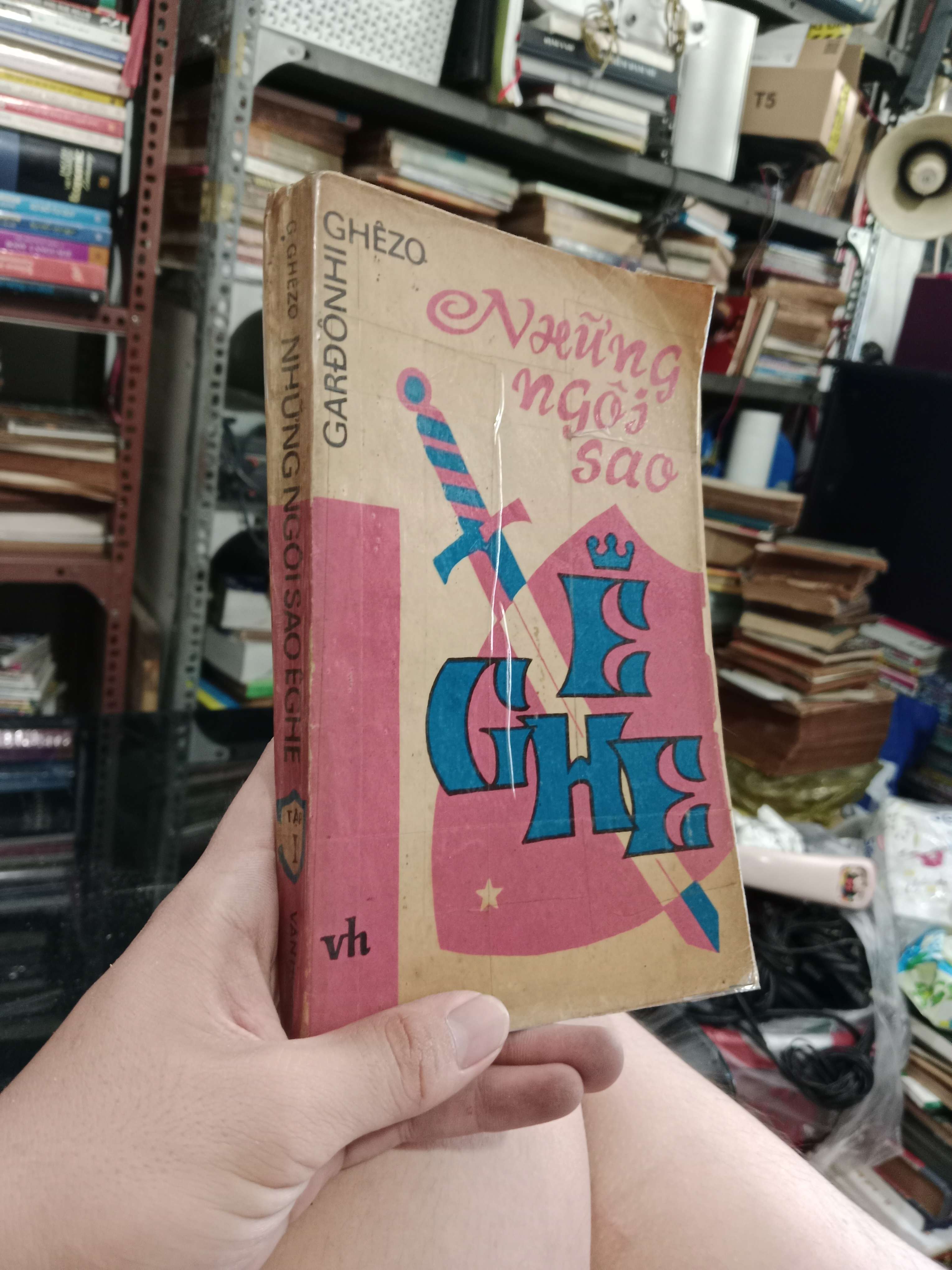 Những ngôi sao Ê ghê tập 1 - Ghiôzơ Garđônhi 1987 mới 80% (Sách văn học) KSX