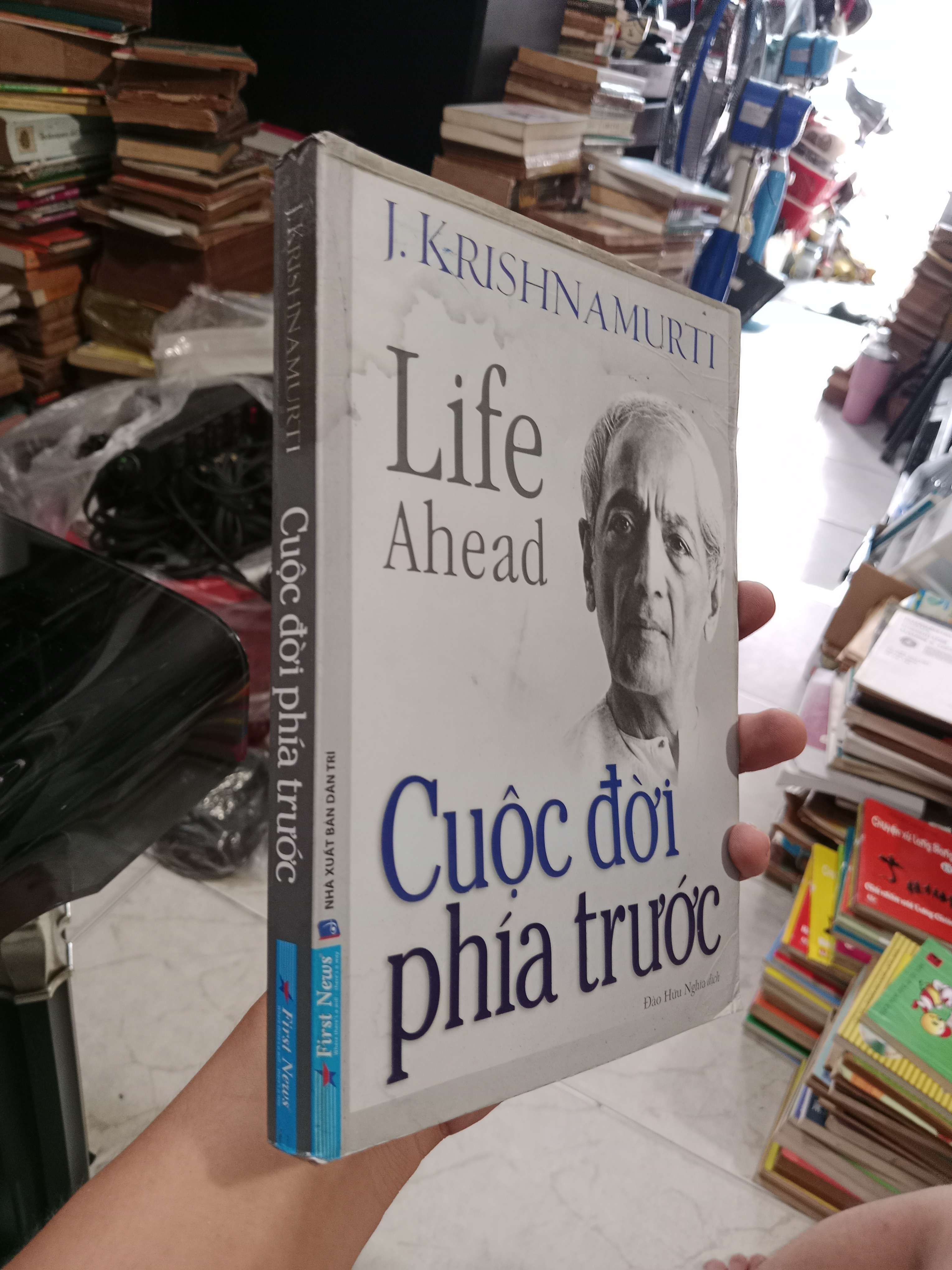 Cuộc đời phía trước - J. K-rishnamurti 2022 mới 60%, có vệt nước, bị ẩm (Sách kỹ năng) KSX