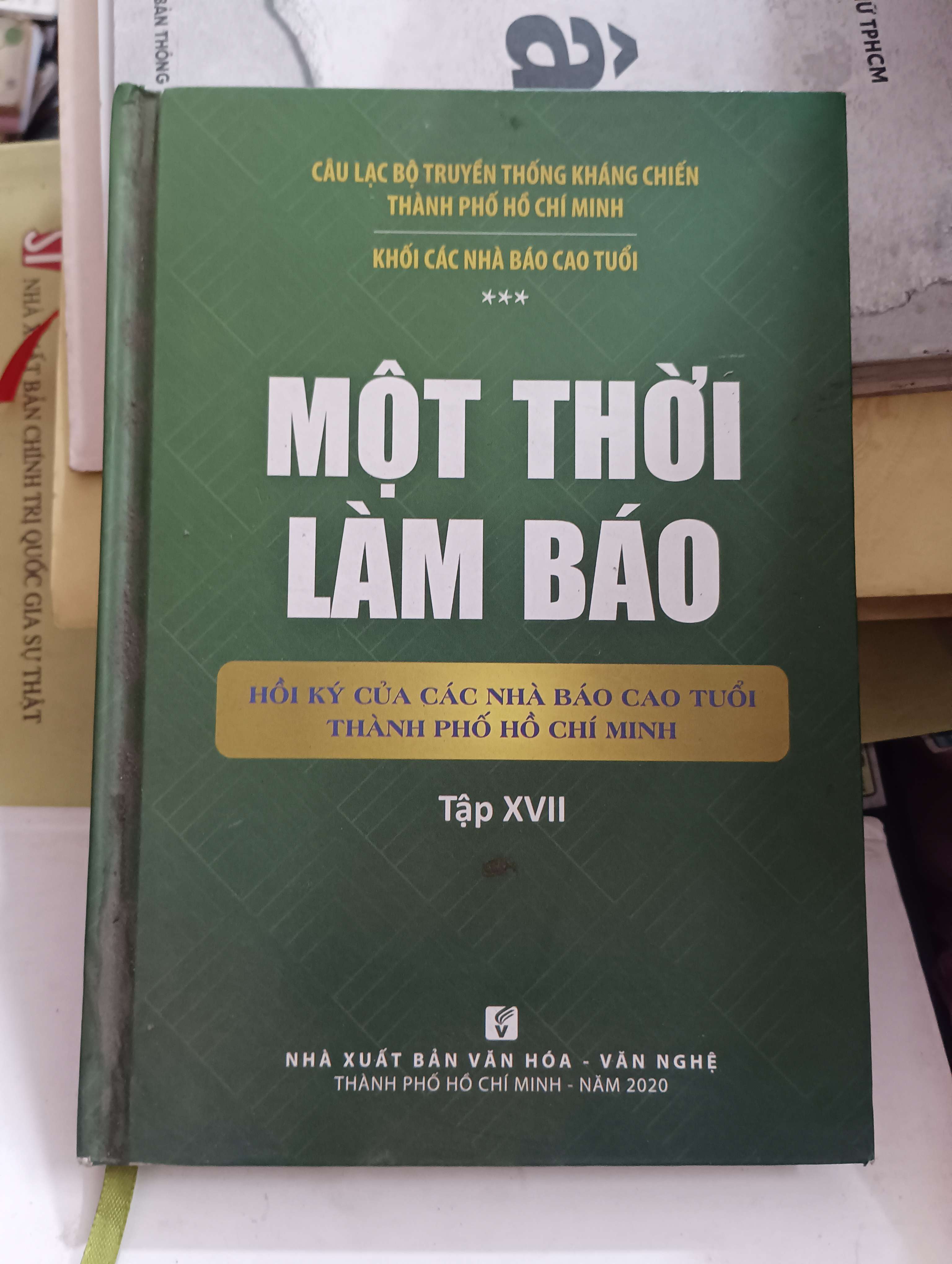 Một Thời Làm Báo: Hồi ký của các nhà báo cao tuổi ở TPHCM - Tập XVII 2020 Mới 80% (Sách văn học) OKB-K8T3