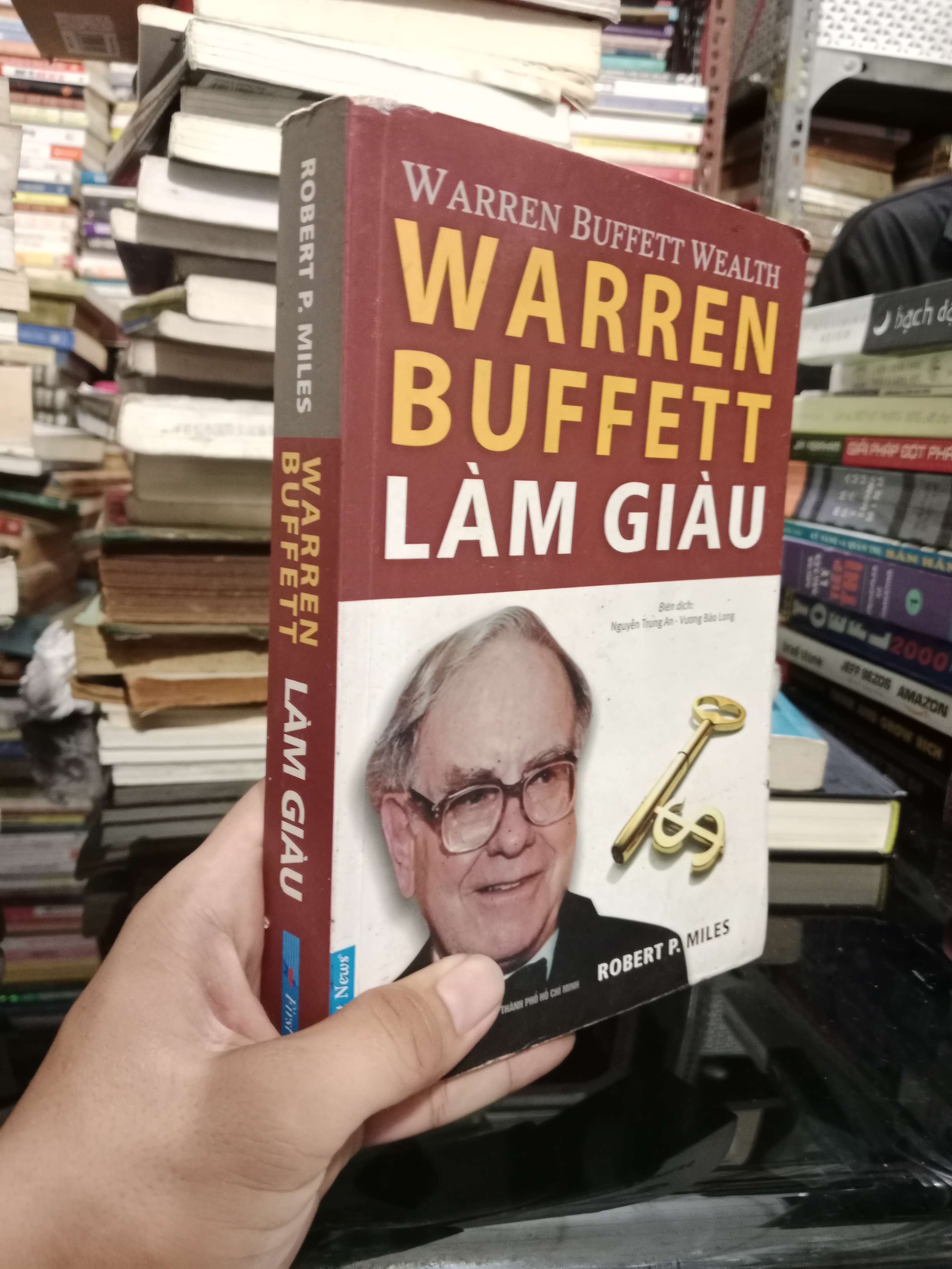 Warren Buffett làm giàu - Robert P. Miles 2017 mới 80% (Sách kinh tế - tài chính - chứng khoán) KSX
