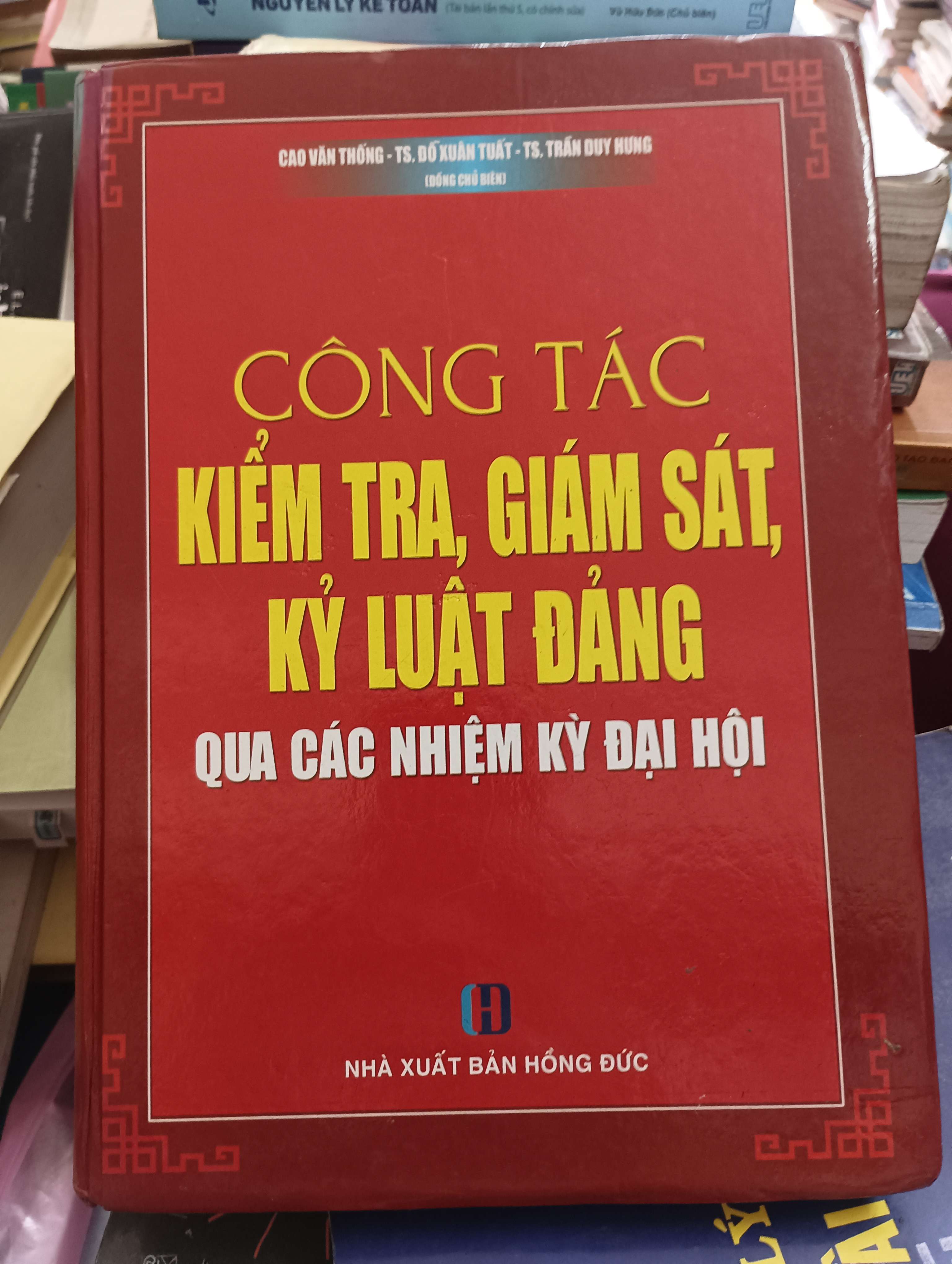 Công tác kiểm tra, giám sát, kỷ luật Đảng qua các nhiệm kỳ Đại hội - Cao Văn Thống, TS. Đỗ Xuân Tuất, TS. Trần Duy Hưng 2015 Mới 80% (Sách chính trị - pháp lý) OKB-K8T1