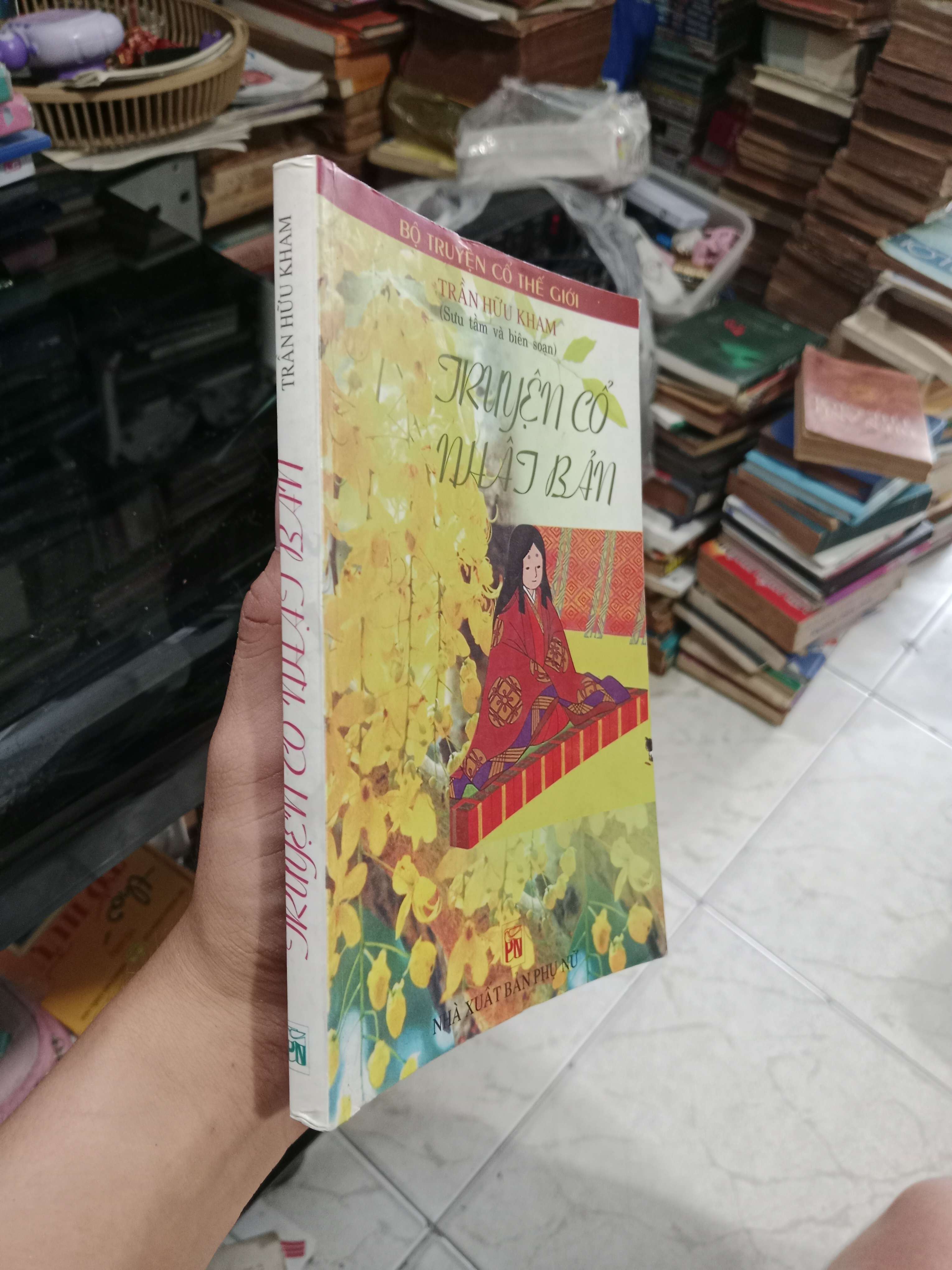 Truyện cổ Nhật Bản - Trần Hữu Kham 2005 mới 70%, có mộc, có chữ (Sách văn học) KSX