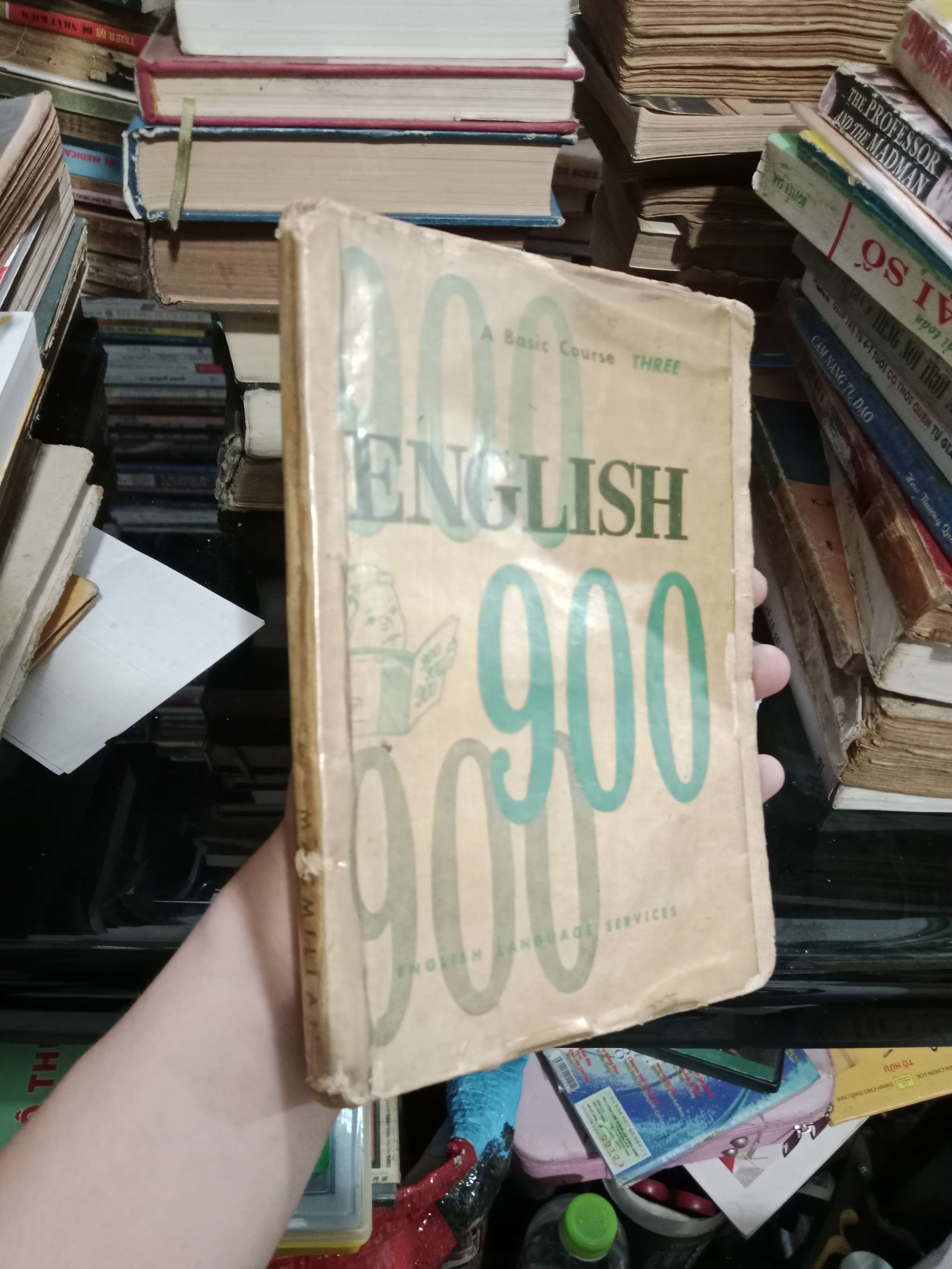 English 900 1975 mới 70%, có chữ, gạch chân (Sách tự học tiếng Anh) KSX